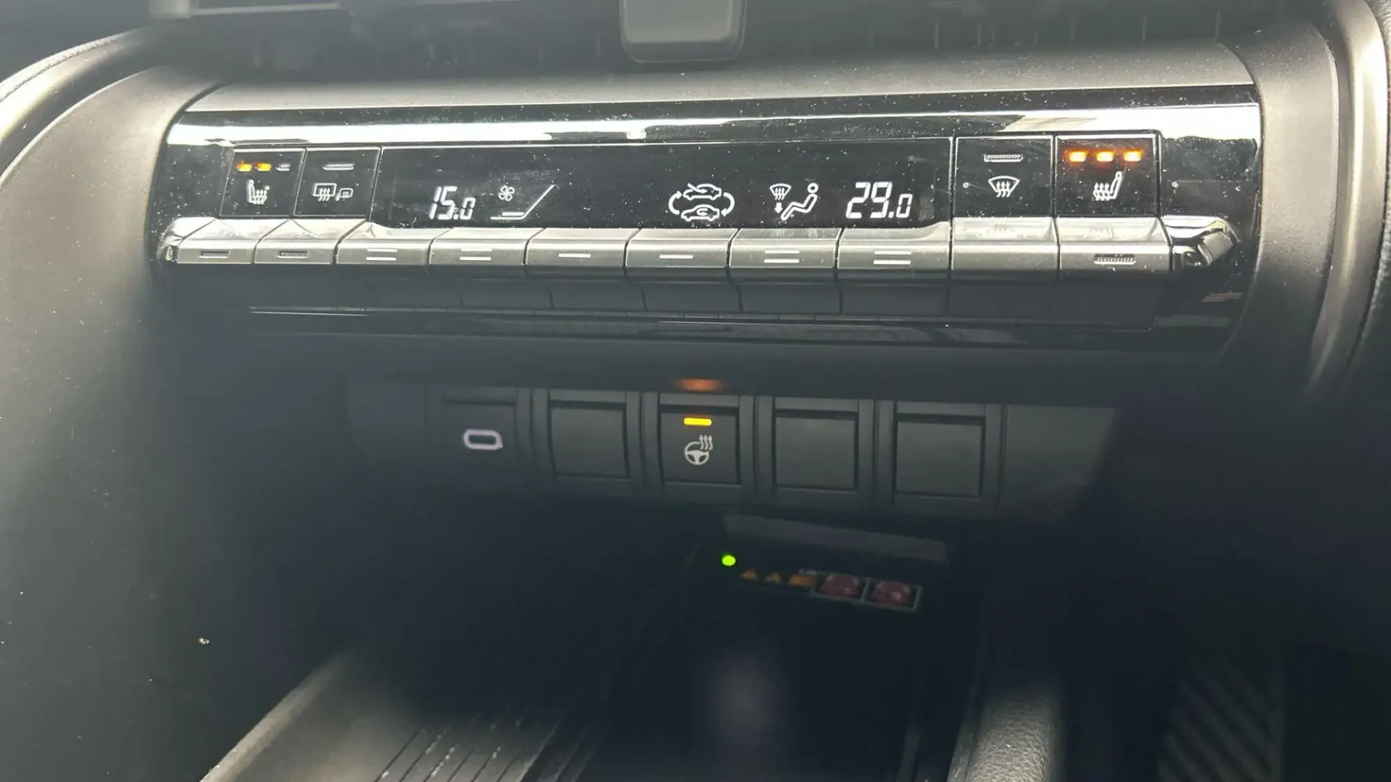 Toyota C-HR Plug-in Hybrid Image 32 Toyota C-HR Plug-in Hybrid Image 32