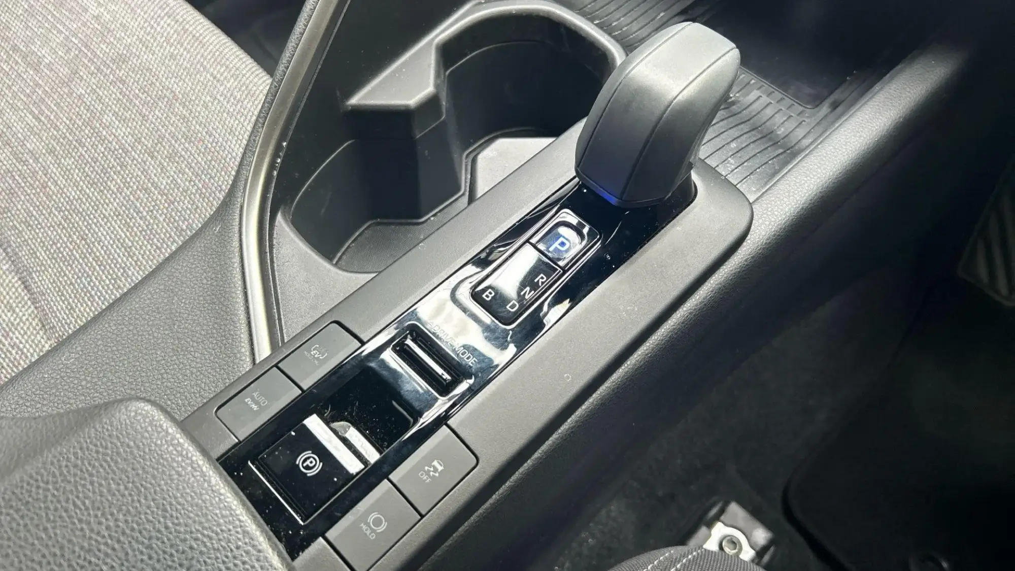 Toyota C-HR Plug-in Hybrid Image 34 Toyota C-HR Plug-in Hybrid Image 34
