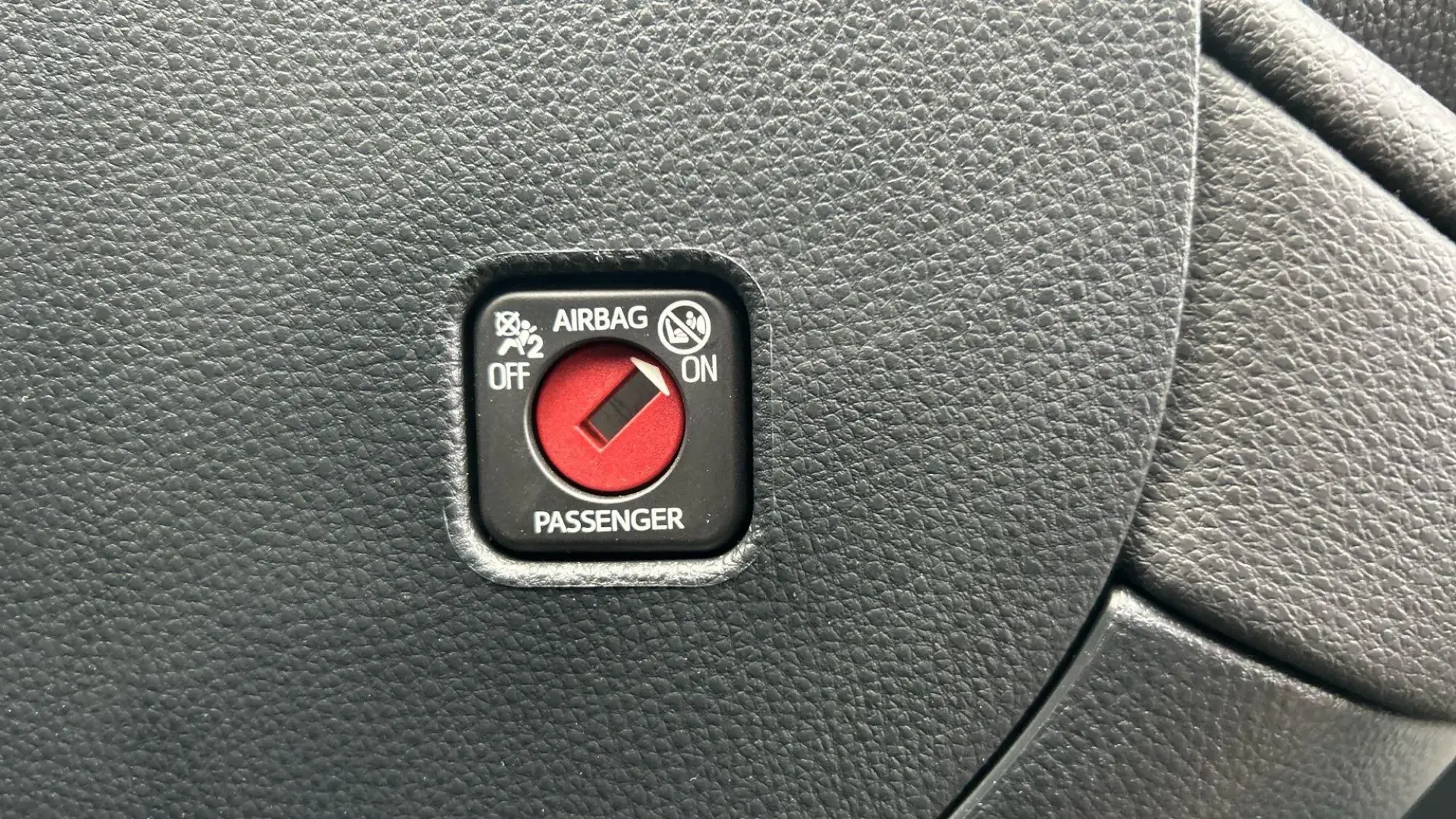 Toyota C-HR Plug-in Hybrid Image 44 Toyota C-HR Plug-in Hybrid Image 44