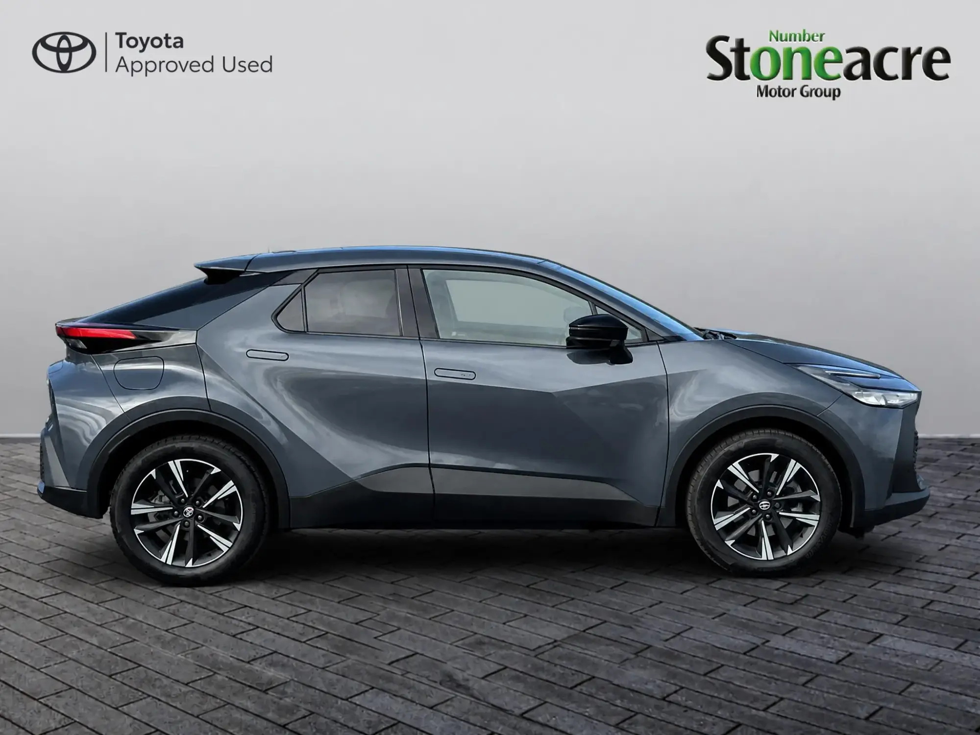 Toyota C-HR Plug-in Hybrid 2.0 VVT-h 13.6 kWh Design CVT Euro 6 (s/s) 5dr ND26HHZ Image 2 Toyota C-HR Plug-in Hybrid 2.0 VVT-h 13.6 kWh Design CVT Euro 6 (s/s) 5dr ND26HHZ Image 2