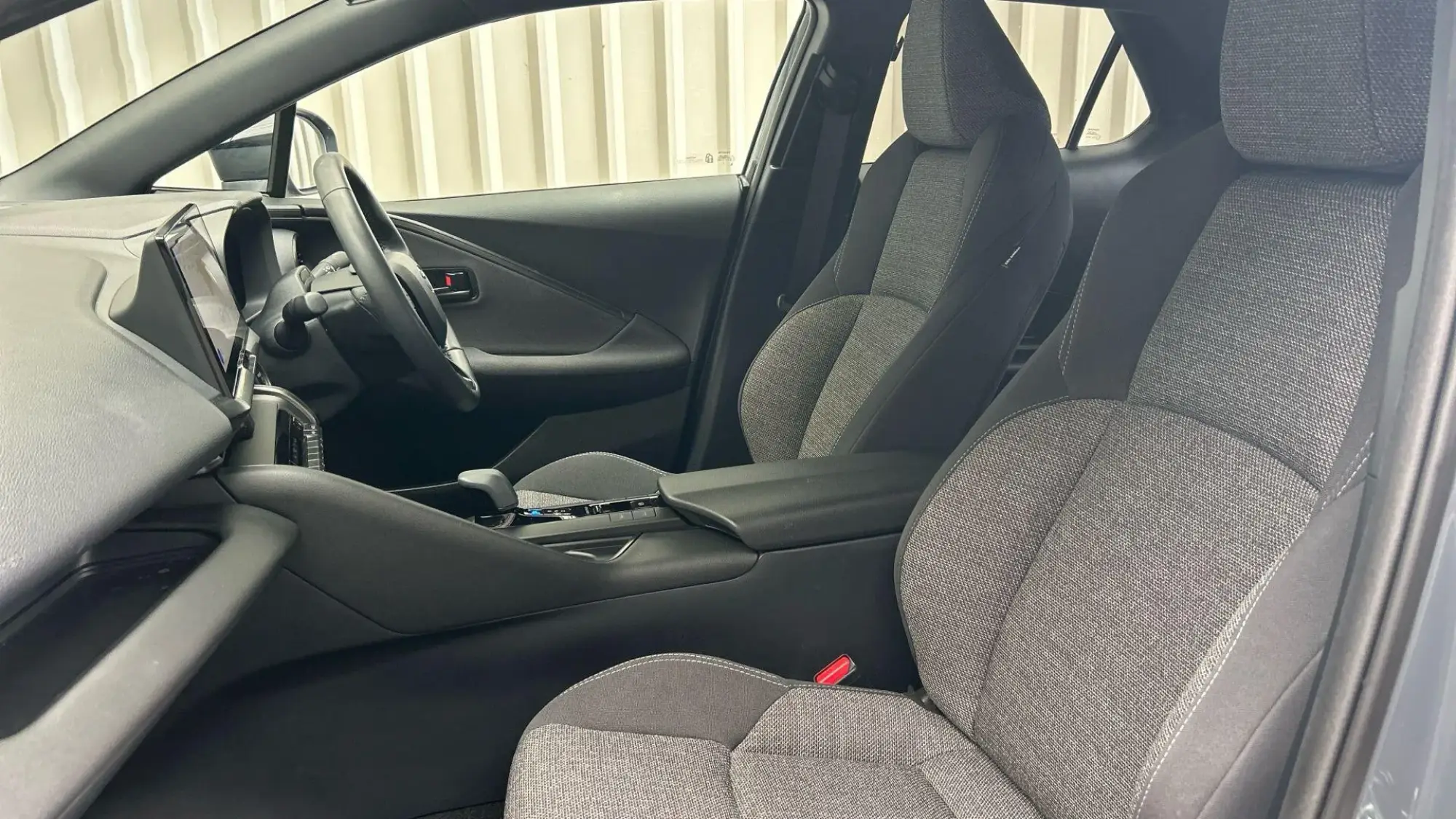 Toyota C-HR Plug-in Hybrid Image 13 Toyota C-HR Plug-in Hybrid Image 13