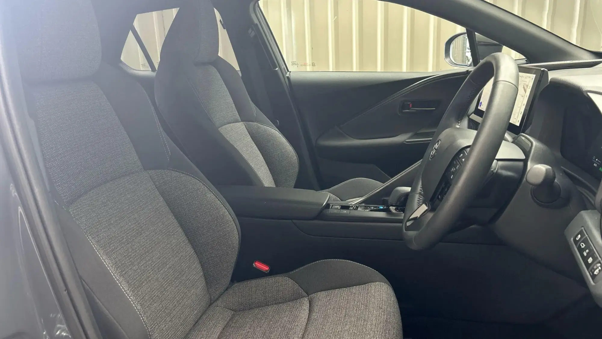 Toyota C-HR Plug-in Hybrid Image 14 Toyota C-HR Plug-in Hybrid Image 14