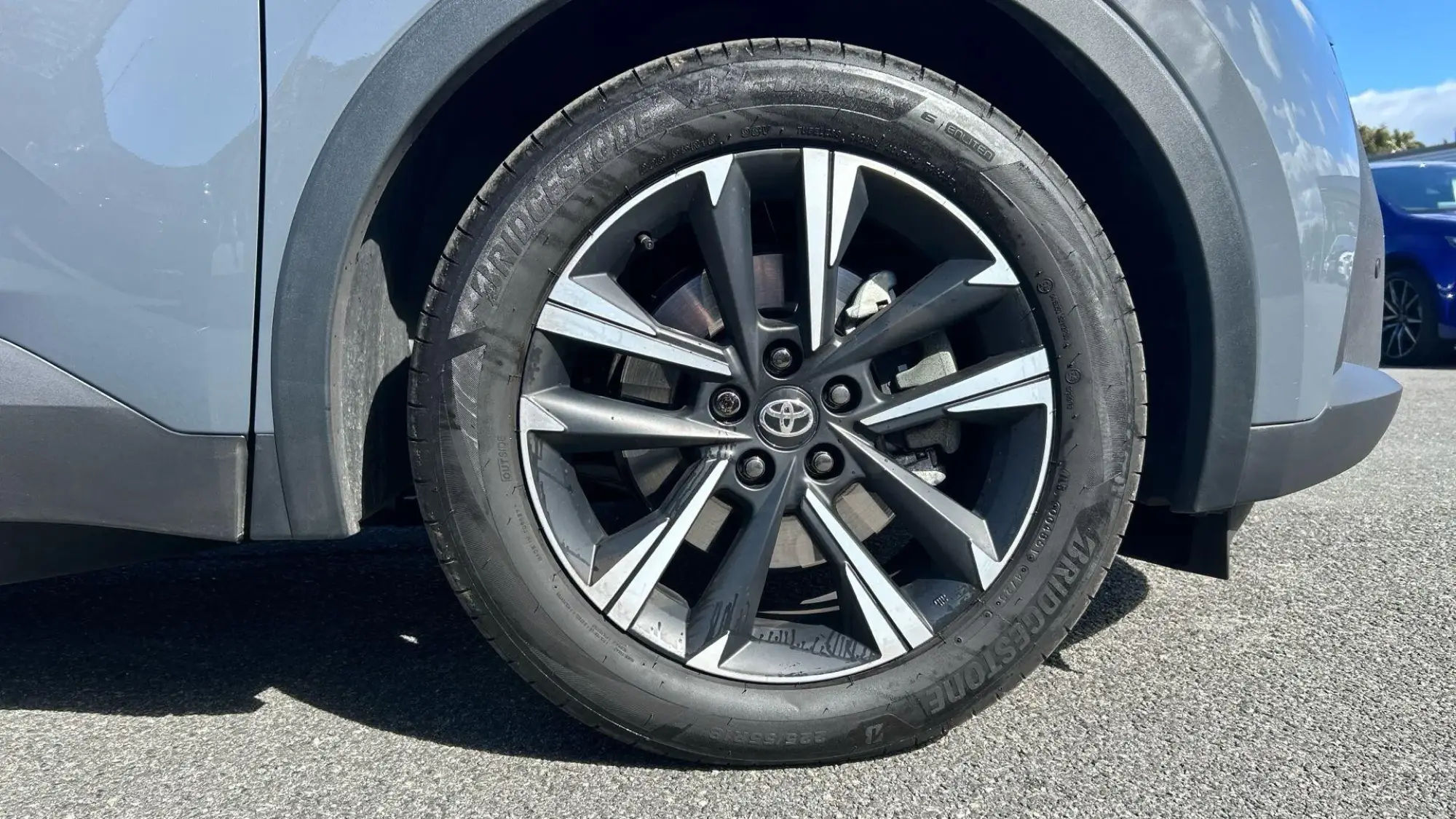 Toyota C-HR Plug-in Hybrid Image 18 Toyota C-HR Plug-in Hybrid Image 18
