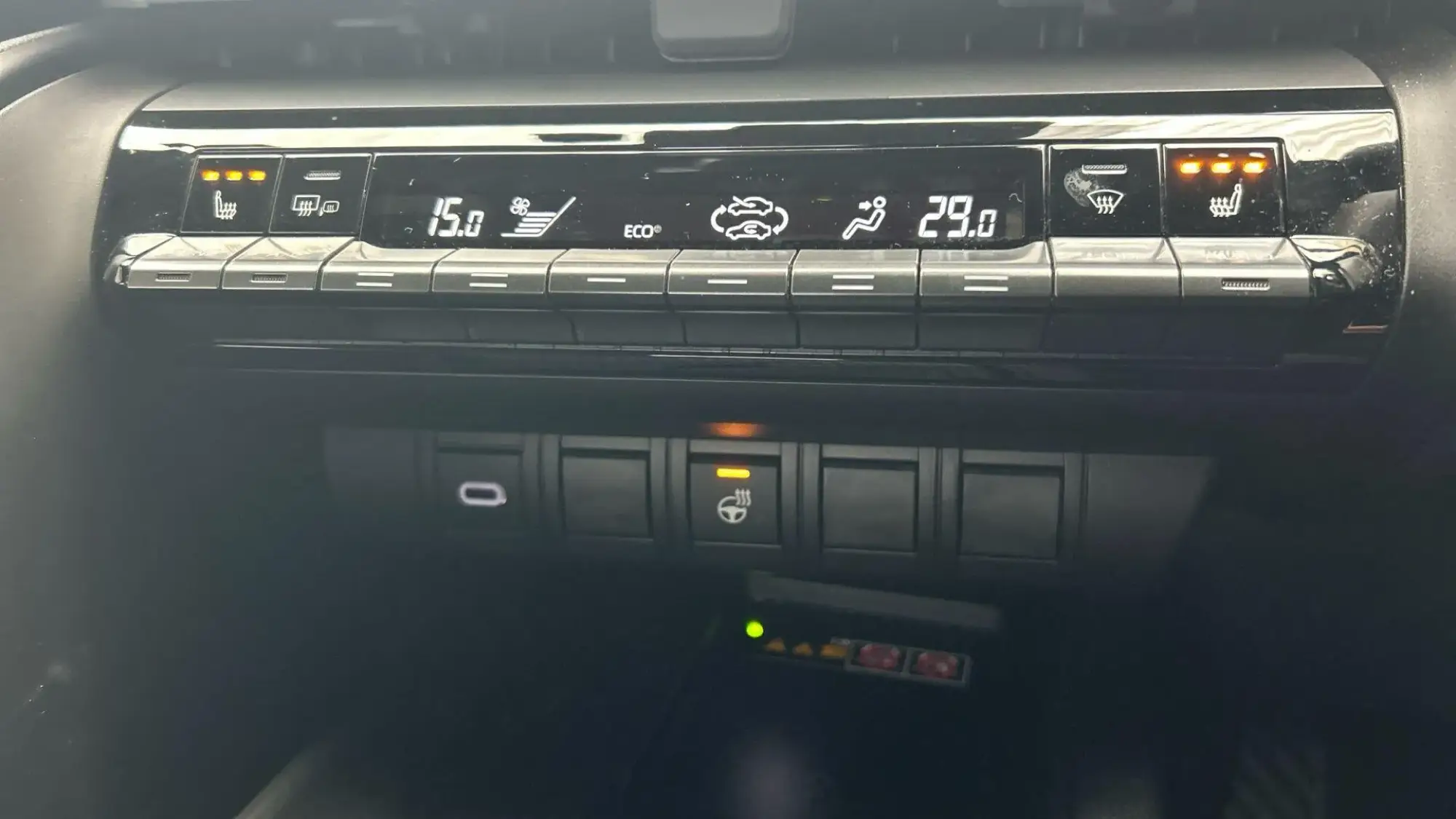 Toyota C-HR Plug-in Hybrid Image 32 Toyota C-HR Plug-in Hybrid Image 32