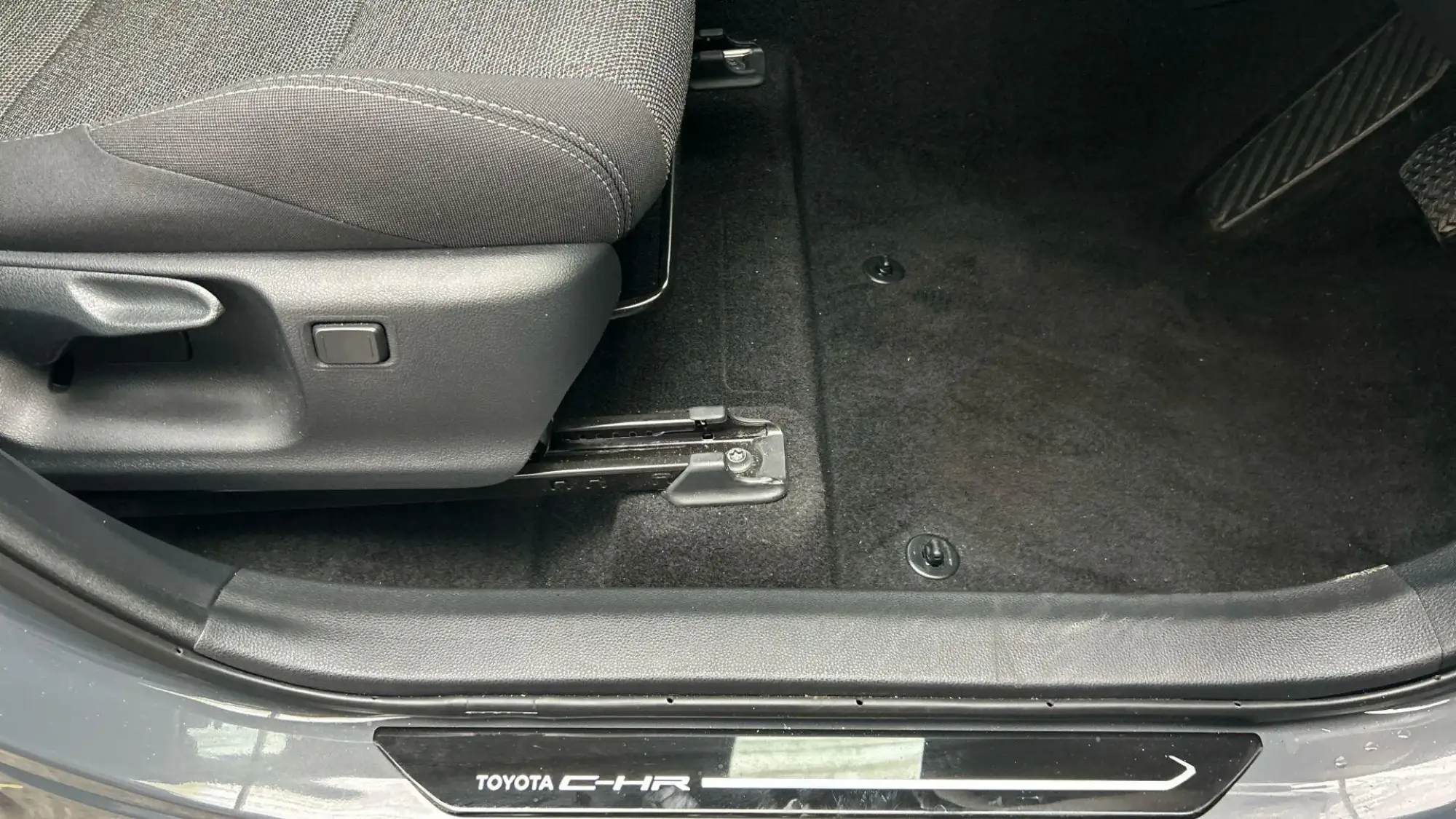 Toyota C-HR Plug-in Hybrid Image 42 Toyota C-HR Plug-in Hybrid Image 42