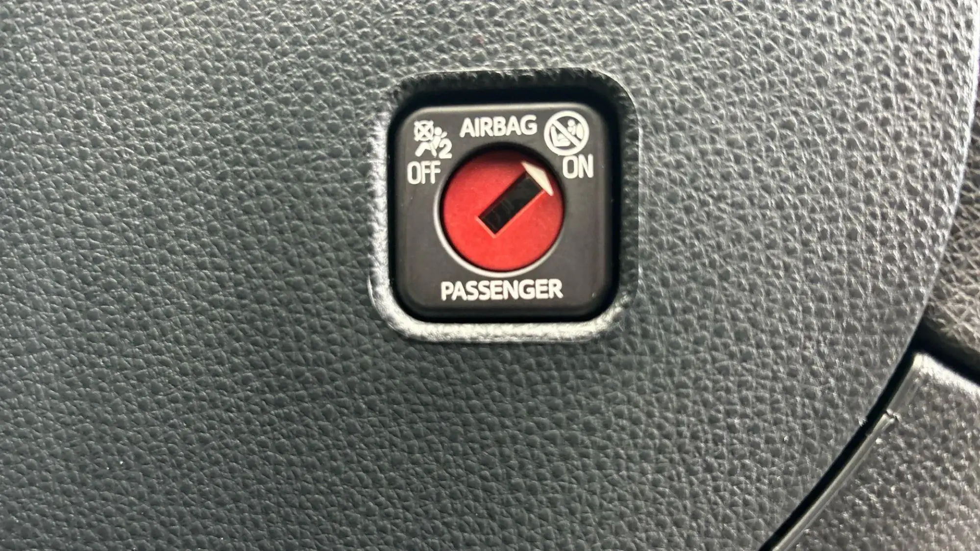 Toyota C-HR Plug-in Hybrid Image 44 Toyota C-HR Plug-in Hybrid Image 44