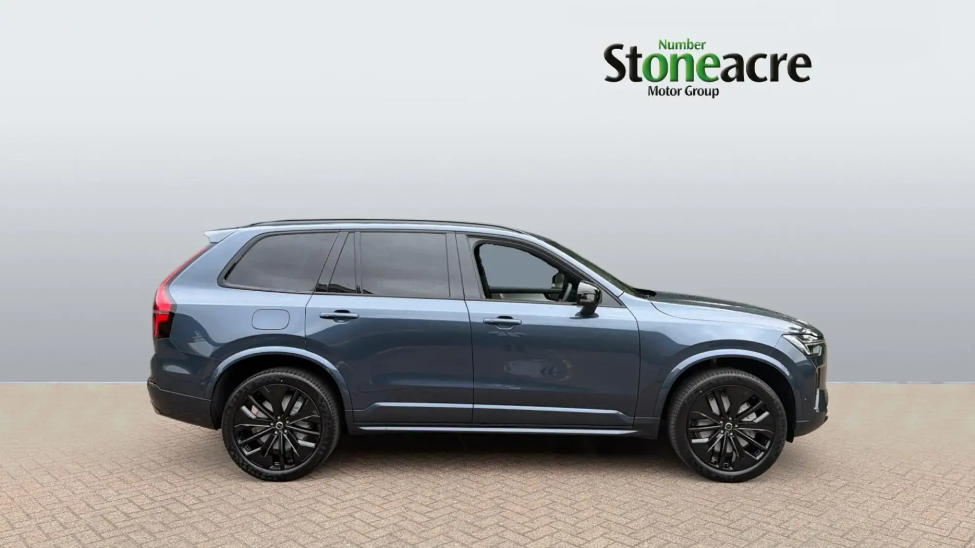 Volvo XC90 2.0 B5 MHEV Plus Pro Black Edition Auto 4WD Euro 6 (s/s) 5dr NX76YKU Image 3