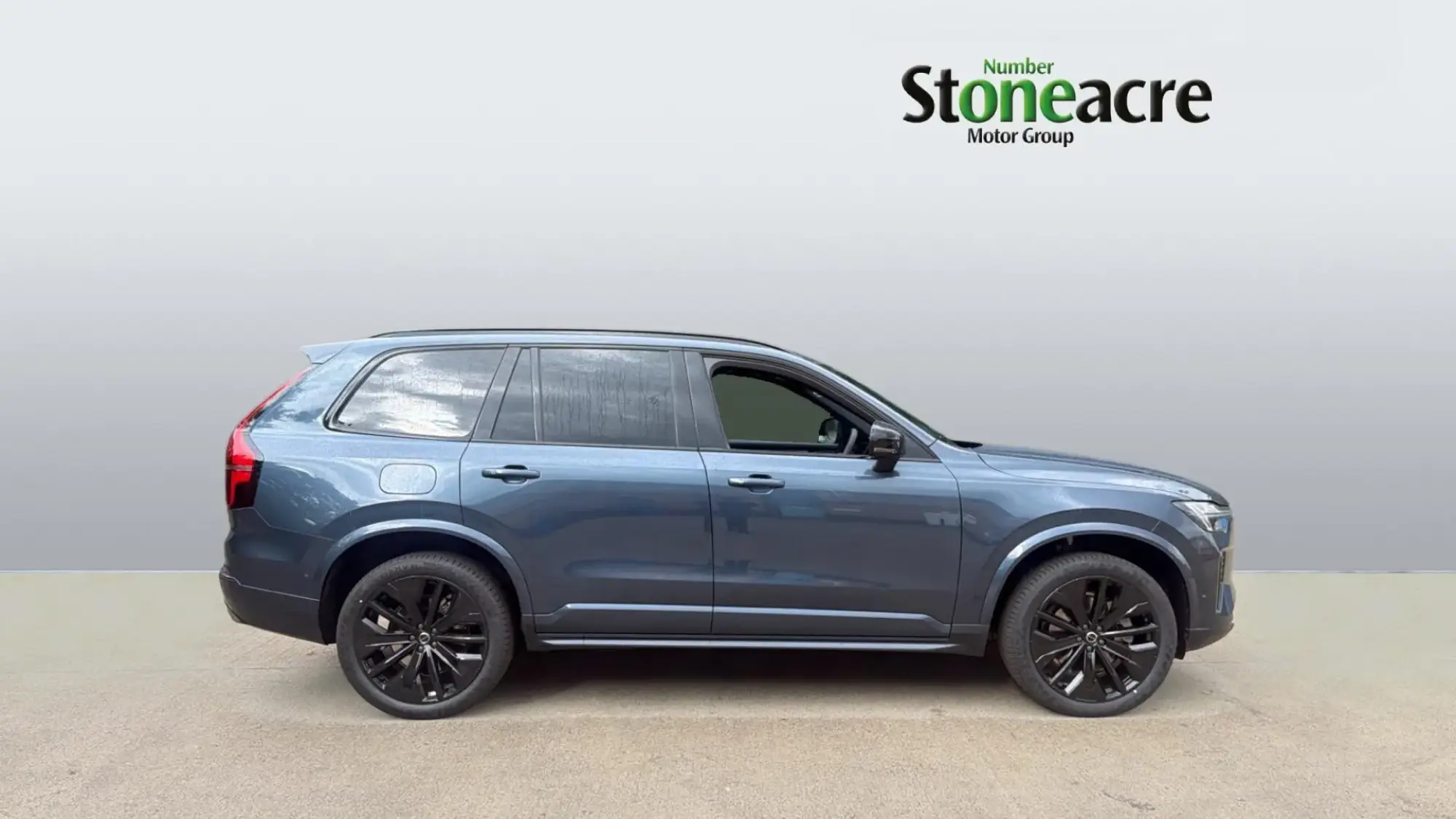 Volvo XC90 2.0 B5 MHEV Plus Pro Black Edition Auto 4WD Euro 6 (s/s) 5dr YG76OGH Image 3