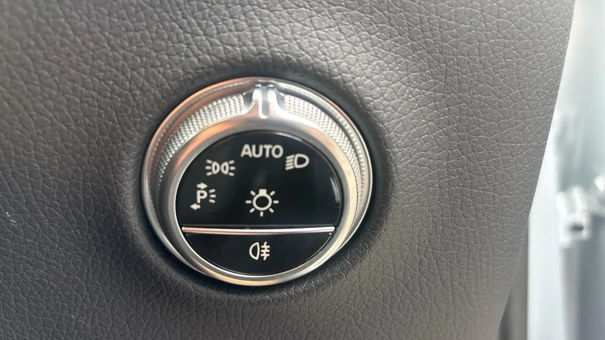 Mercedes-Benz GLC Image 36