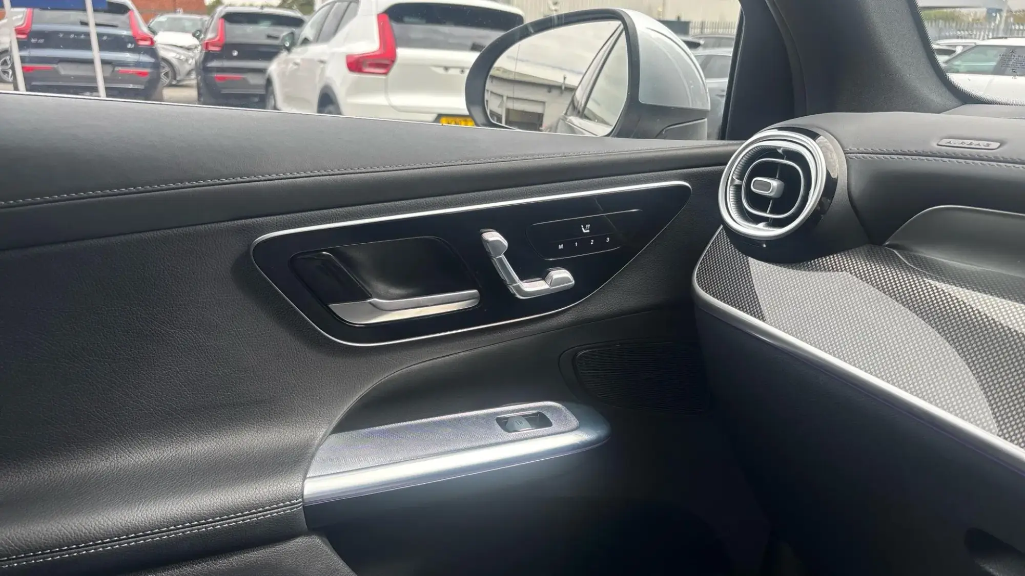 Mercedes-Benz GLC Image 39