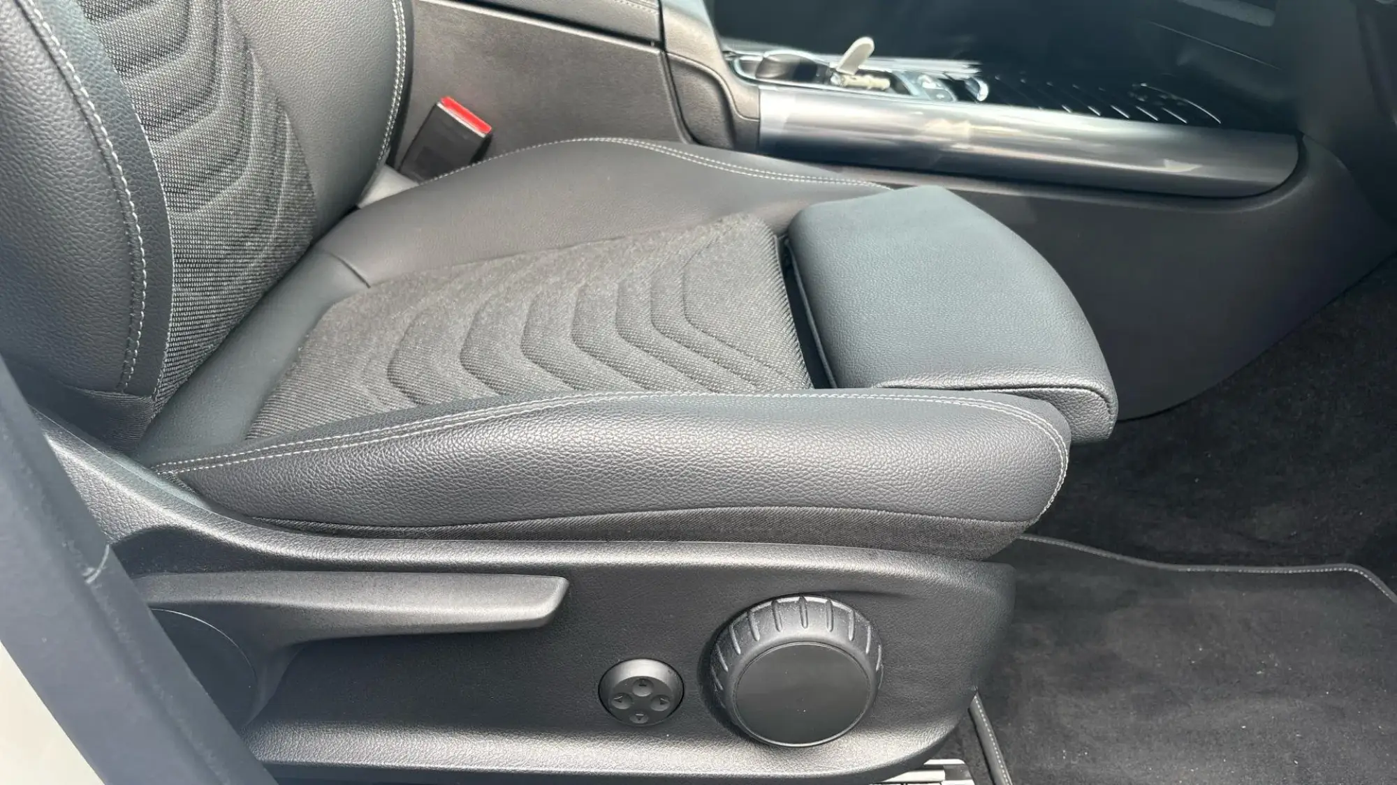 Mercedes-Benz GLA Image 28 Mercedes-Benz GLA Image 28