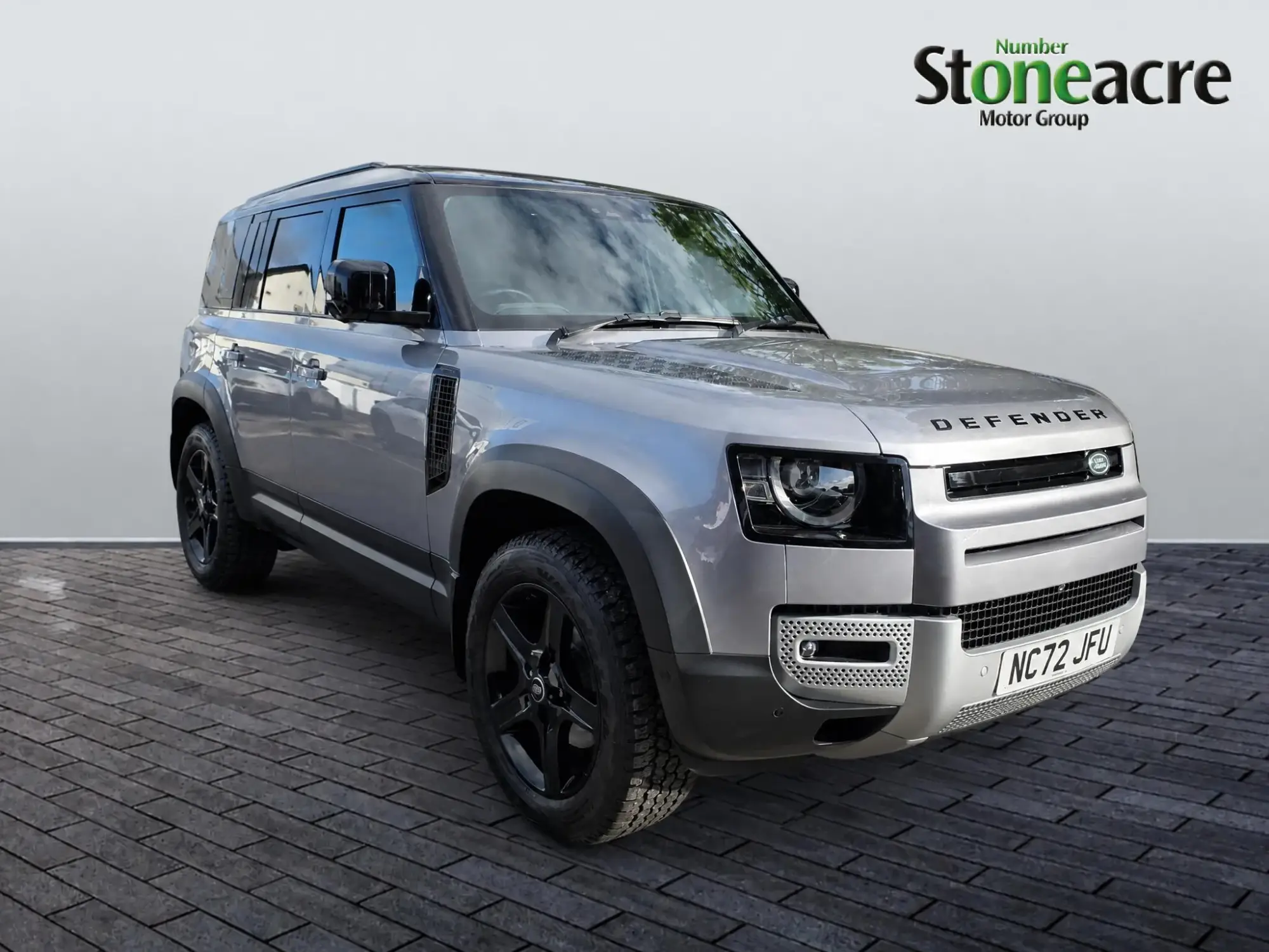 Land Rover Defender 110 3.0 D250 MHEV SE Hard Top SUV Auto 4WD MWB Euro 6 (s/s) 5dr NC72JFU Image 1 Land Rover Defender 110 3.0 D250 MHEV SE Hard Top SUV Auto 4WD MWB Euro 6 (s/s) 5dr NC72JFU Image 1