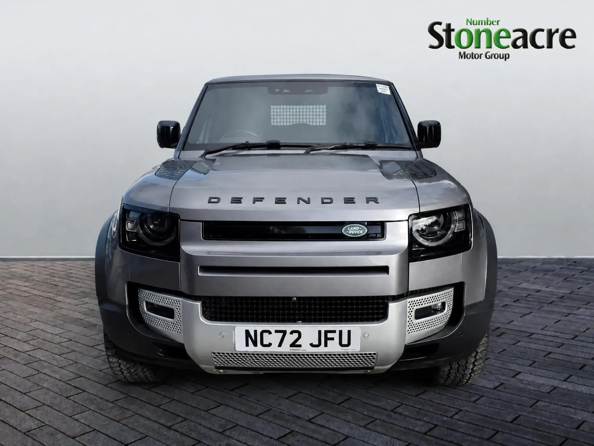 Land Rover Defender 110 3.0 D250 MHEV SE Hard Top SUV Auto 4WD MWB Euro 6 (s/s) 5dr NC72JFU Image 2 Land Rover Defender 110 3.0 D250 MHEV SE Hard Top SUV Auto 4WD MWB Euro 6 (s/s) 5dr NC72JFU Image 2