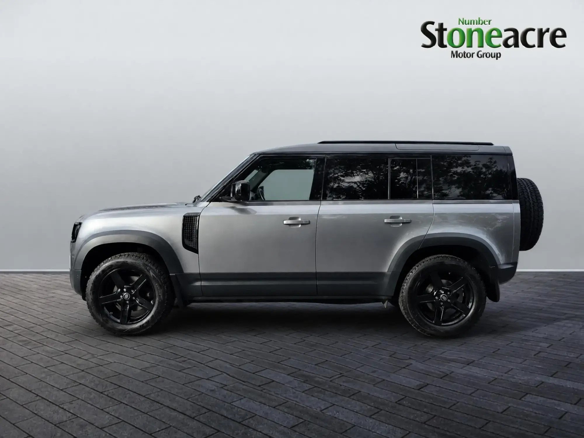 Land Rover Defender 110 Image 4 Land Rover Defender 110 Image 4