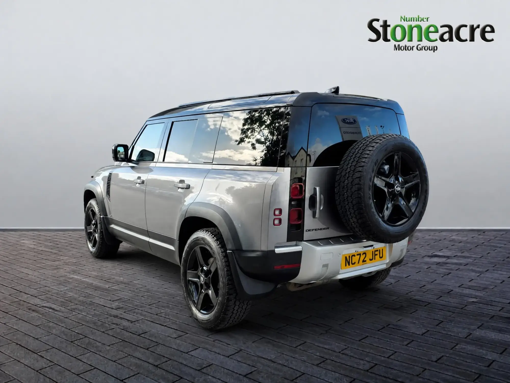 Land Rover Defender 110 Image 5 Land Rover Defender 110 Image 5
