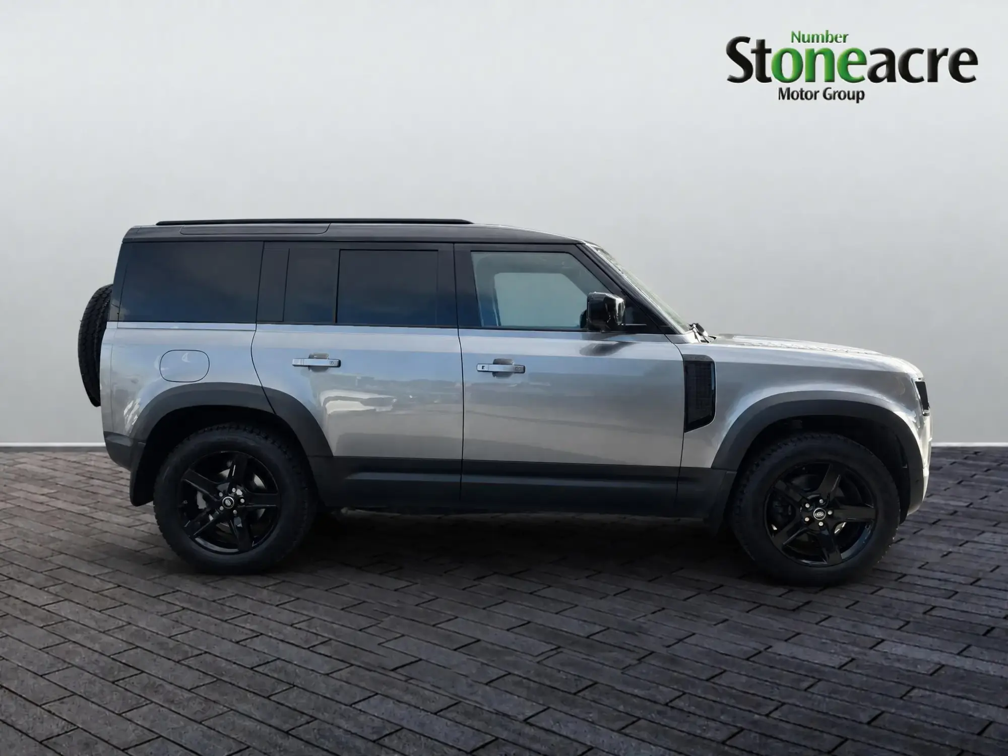 Land Rover Defender 110 Image 7 Land Rover Defender 110 Image 7