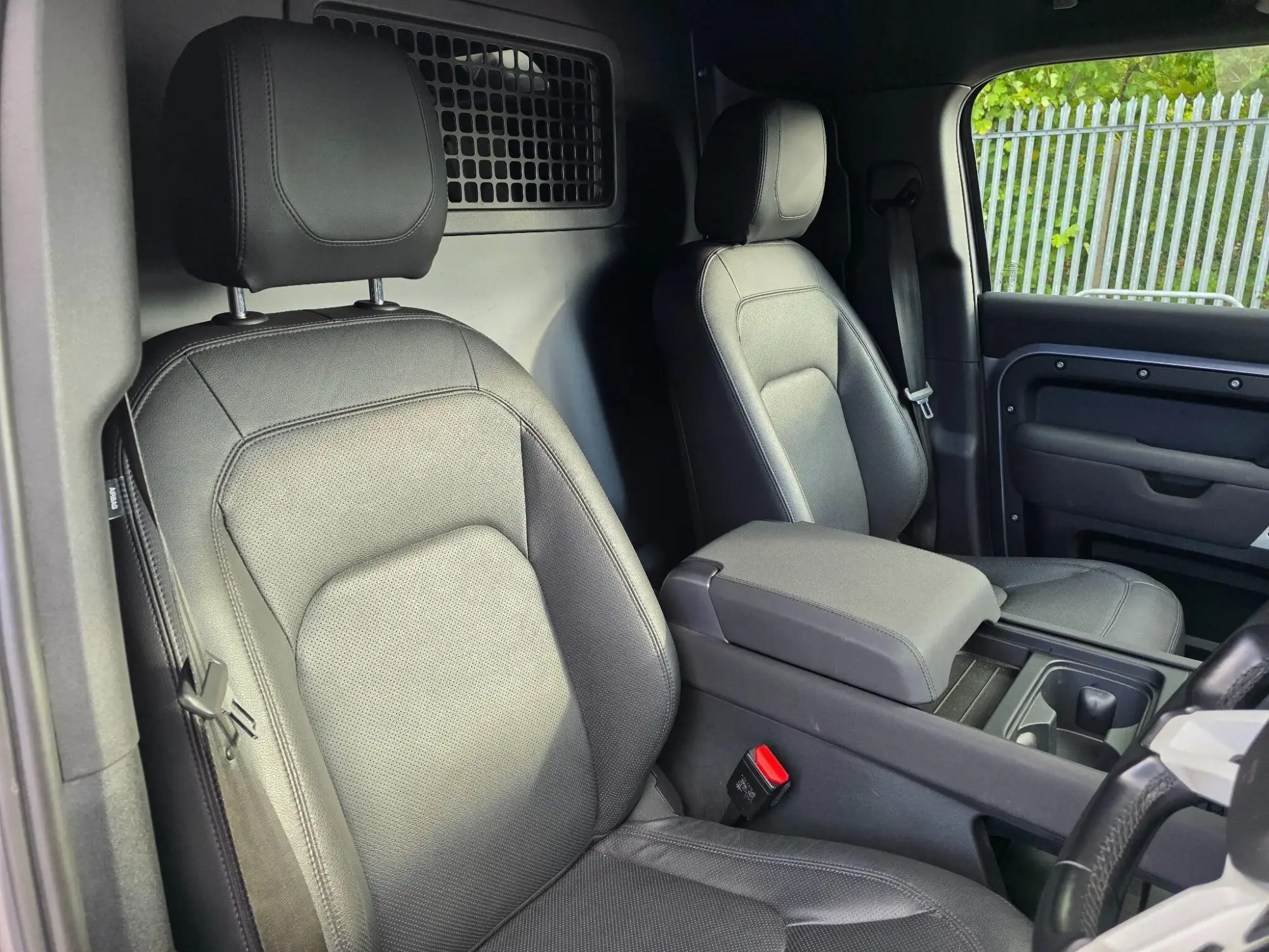 Land Rover Defender 110 Image 9 Land Rover Defender 110 Image 9