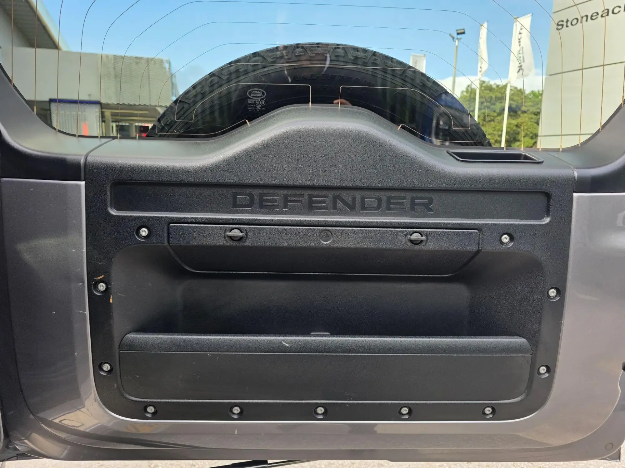 Land Rover Defender 110 Image 19 Land Rover Defender 110 Image 19