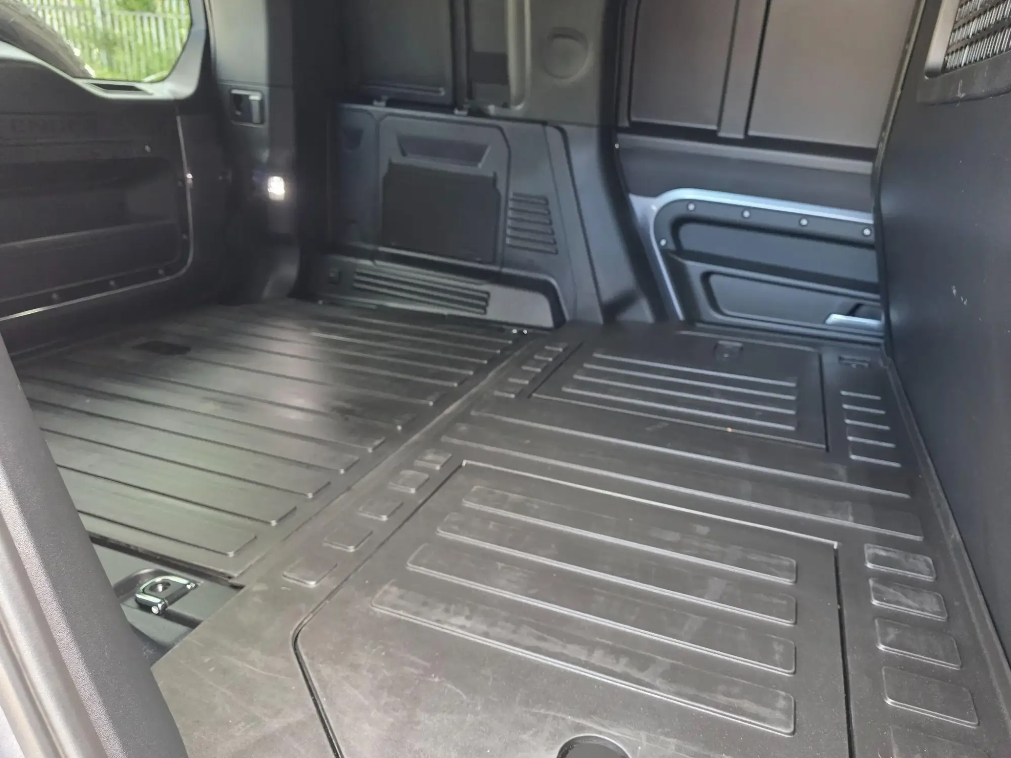 Land Rover Defender 110 Image 34 Land Rover Defender 110 Image 34