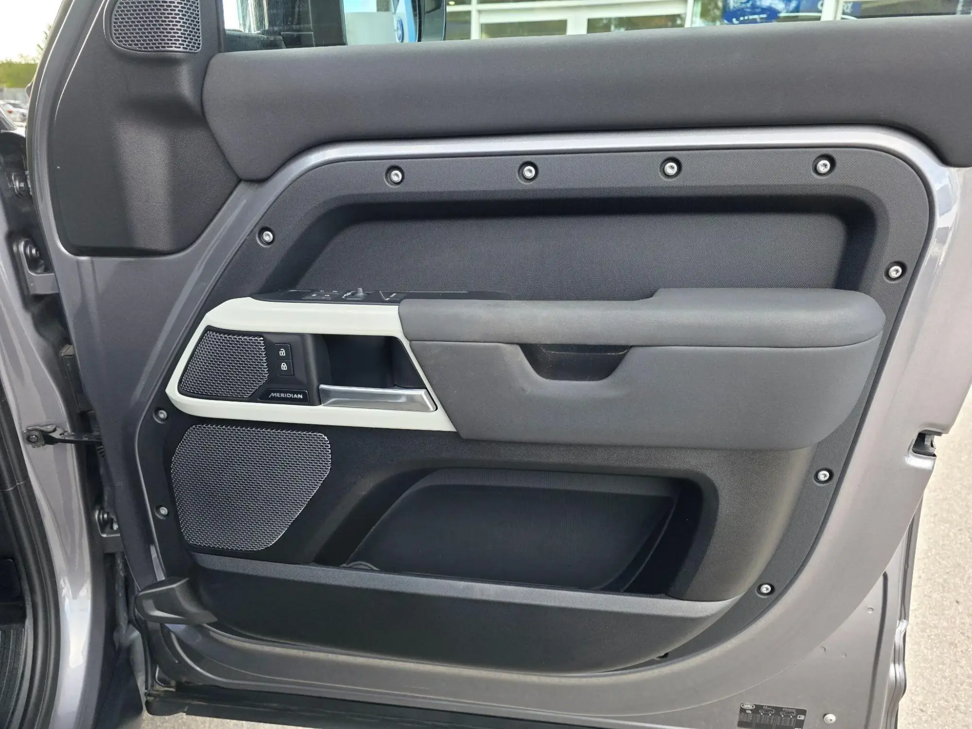 Land Rover Defender 110 Image 39 Land Rover Defender 110 Image 39