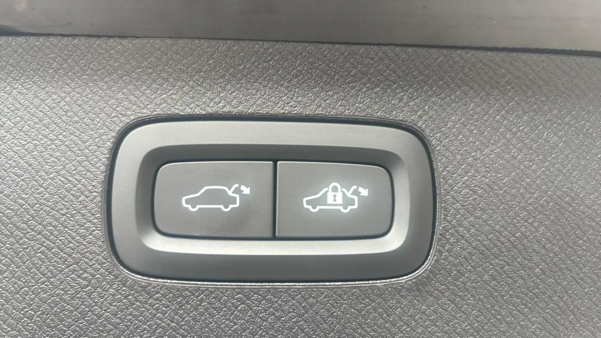 Volvo XC90 Plug-In Hybrid Image 32 Volvo XC90 Plug-In Hybrid Image 32