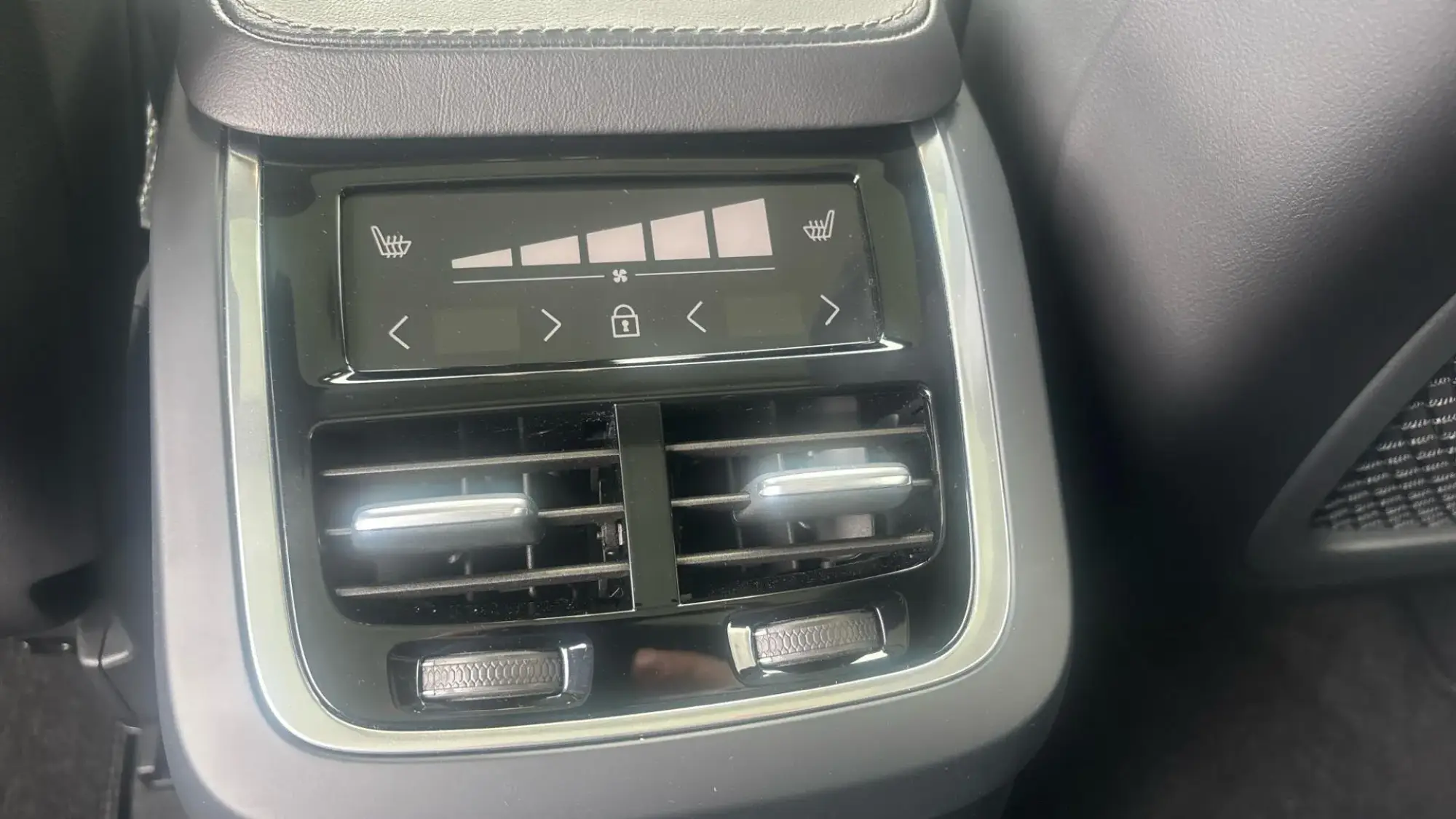 Volvo XC90 Plug-In Hybrid Image 35 Volvo XC90 Plug-In Hybrid Image 35