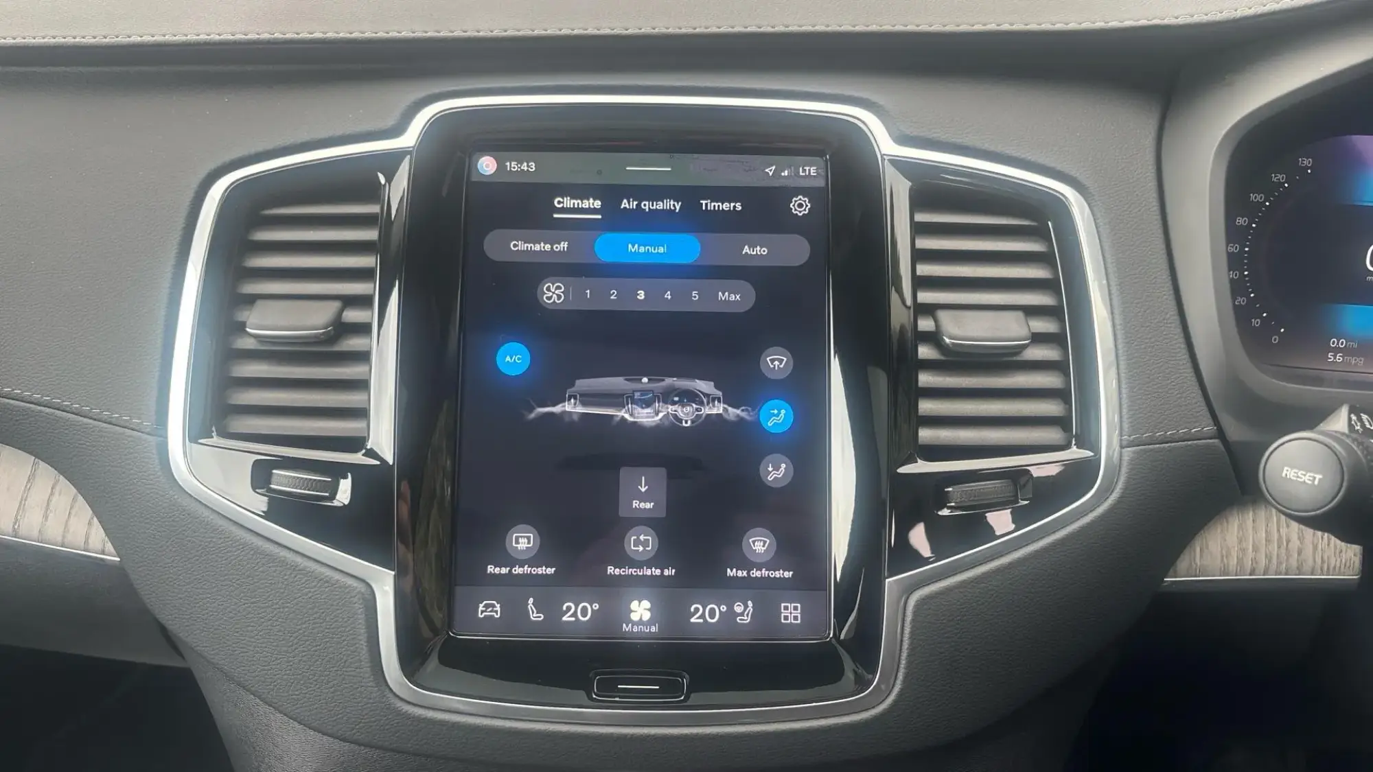 Volvo XC90 Plug-In Hybrid Image 40 Volvo XC90 Plug-In Hybrid Image 40