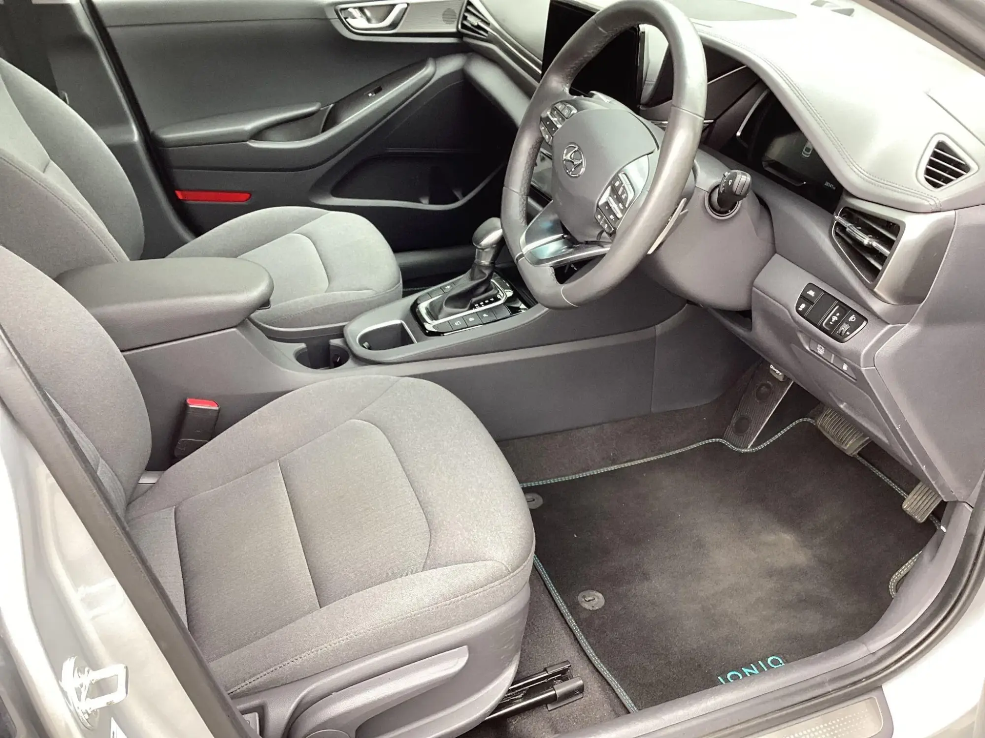 Hyundai IONIQ Hybrid Image 10 Hyundai IONIQ Hybrid Image 10