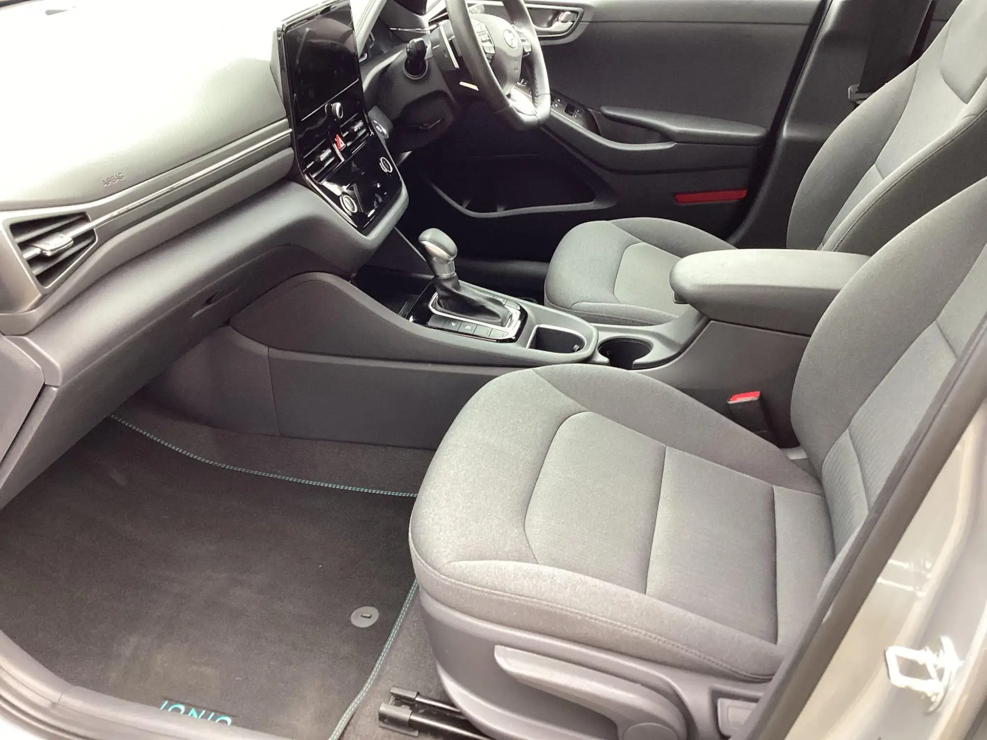Hyundai IONIQ Hybrid Image 11 Hyundai IONIQ Hybrid Image 11