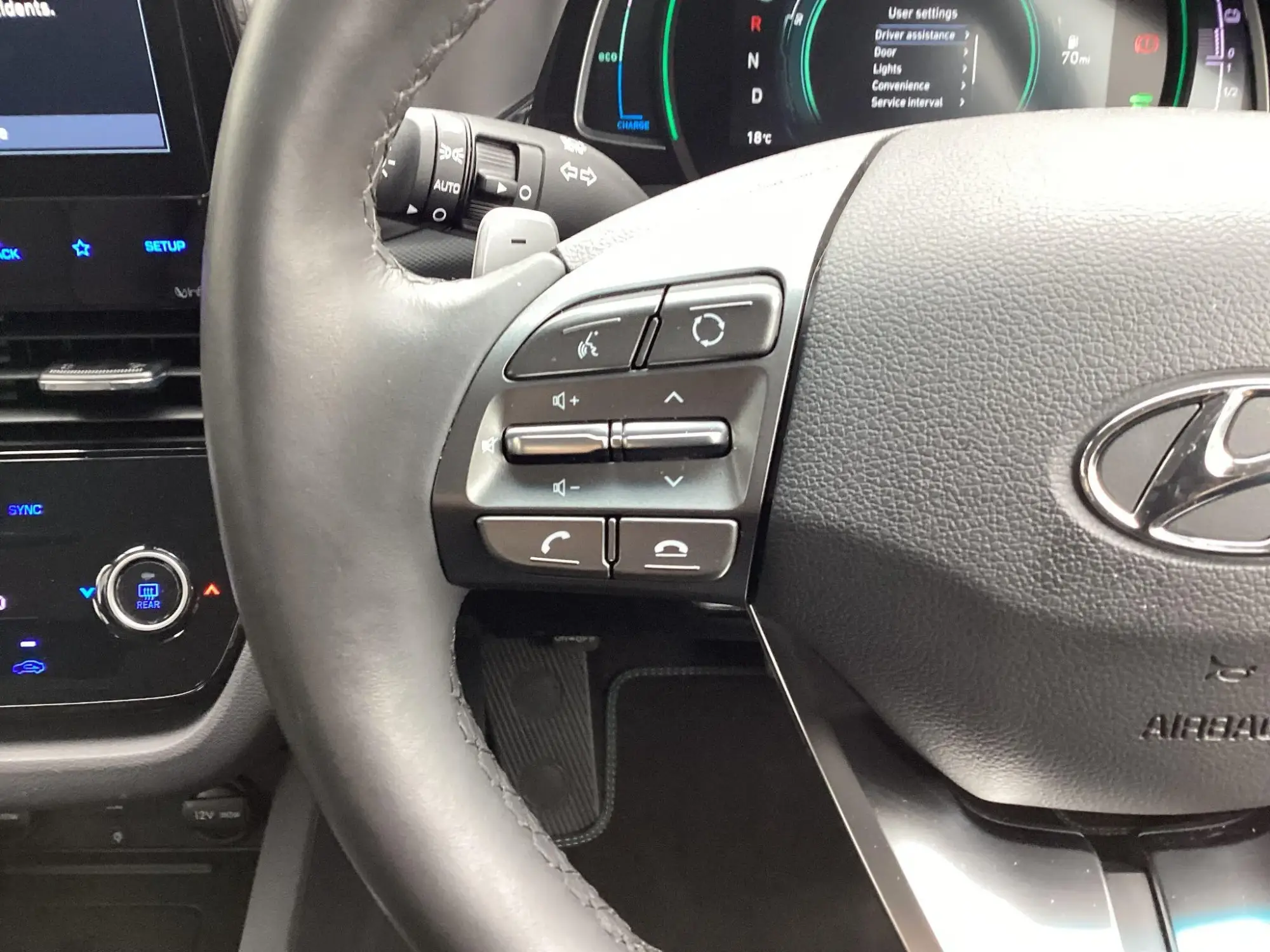 Hyundai IONIQ Hybrid Image 13 Hyundai IONIQ Hybrid Image 13