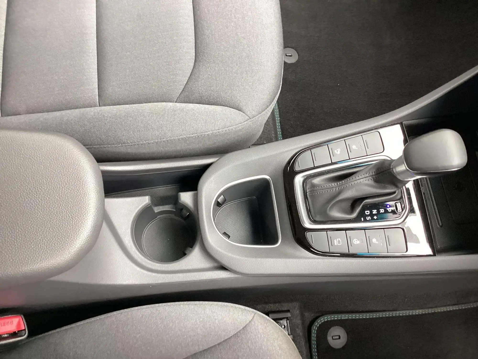 Hyundai IONIQ Hybrid Image 19 Hyundai IONIQ Hybrid Image 19