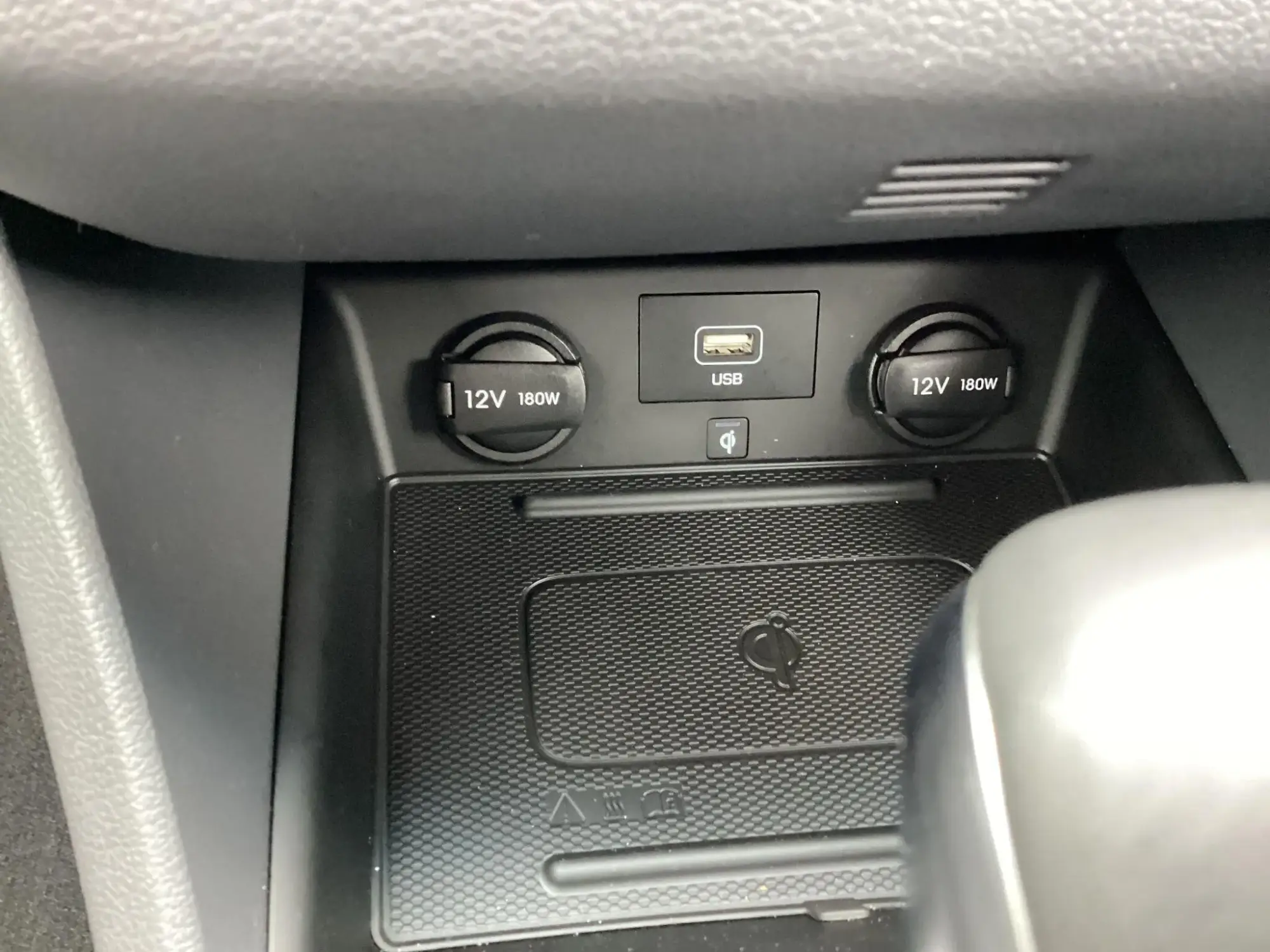 Hyundai IONIQ Hybrid Image 20 Hyundai IONIQ Hybrid Image 20