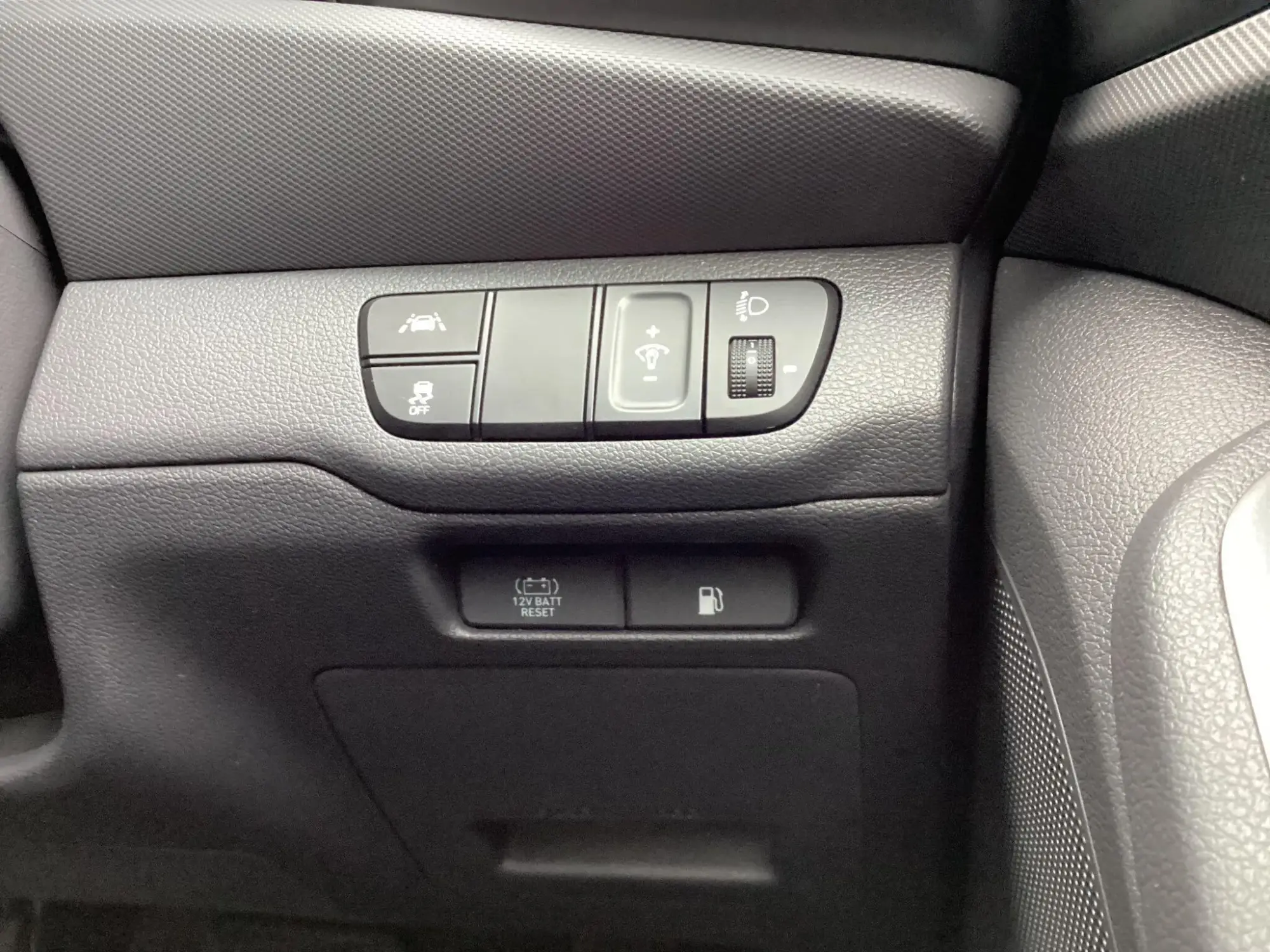 Hyundai IONIQ Hybrid Image 21 Hyundai IONIQ Hybrid Image 21