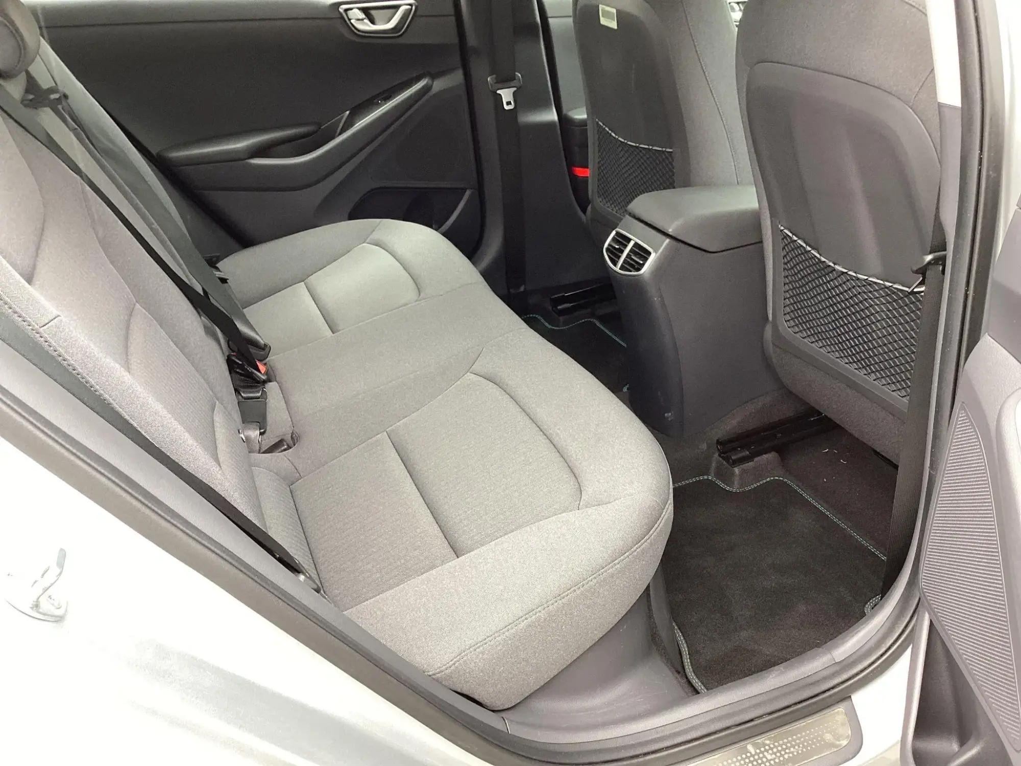 Hyundai IONIQ Hybrid Image 34 Hyundai IONIQ Hybrid Image 34