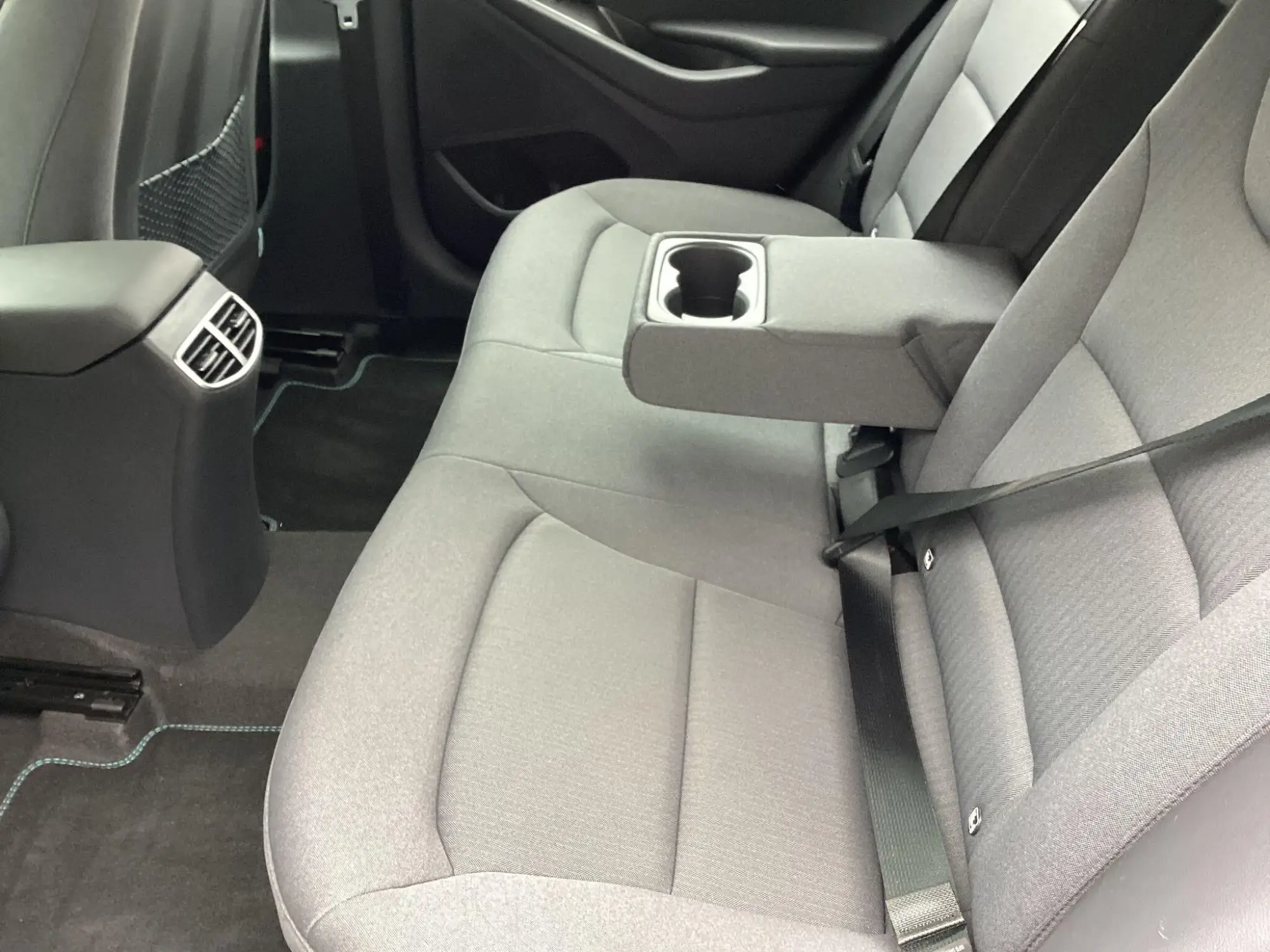 Hyundai IONIQ Hybrid Image 37 Hyundai IONIQ Hybrid Image 37