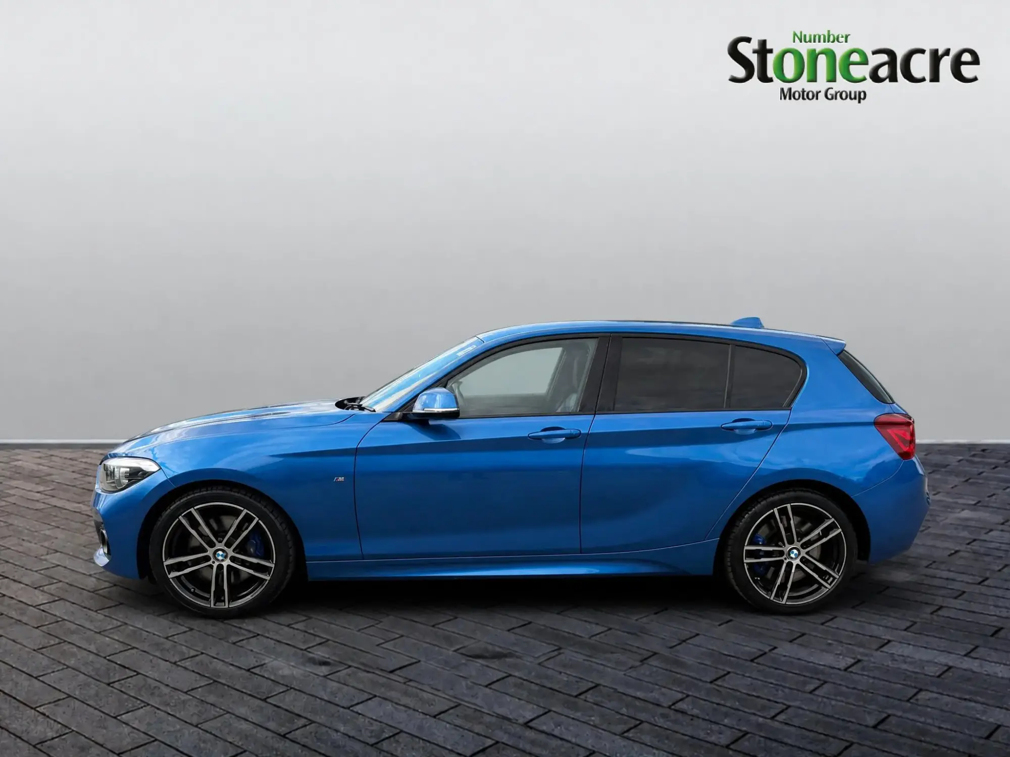 BMW 1 Series 118i M Sport Shadow Edition 5-door YJ68TLL Image 3