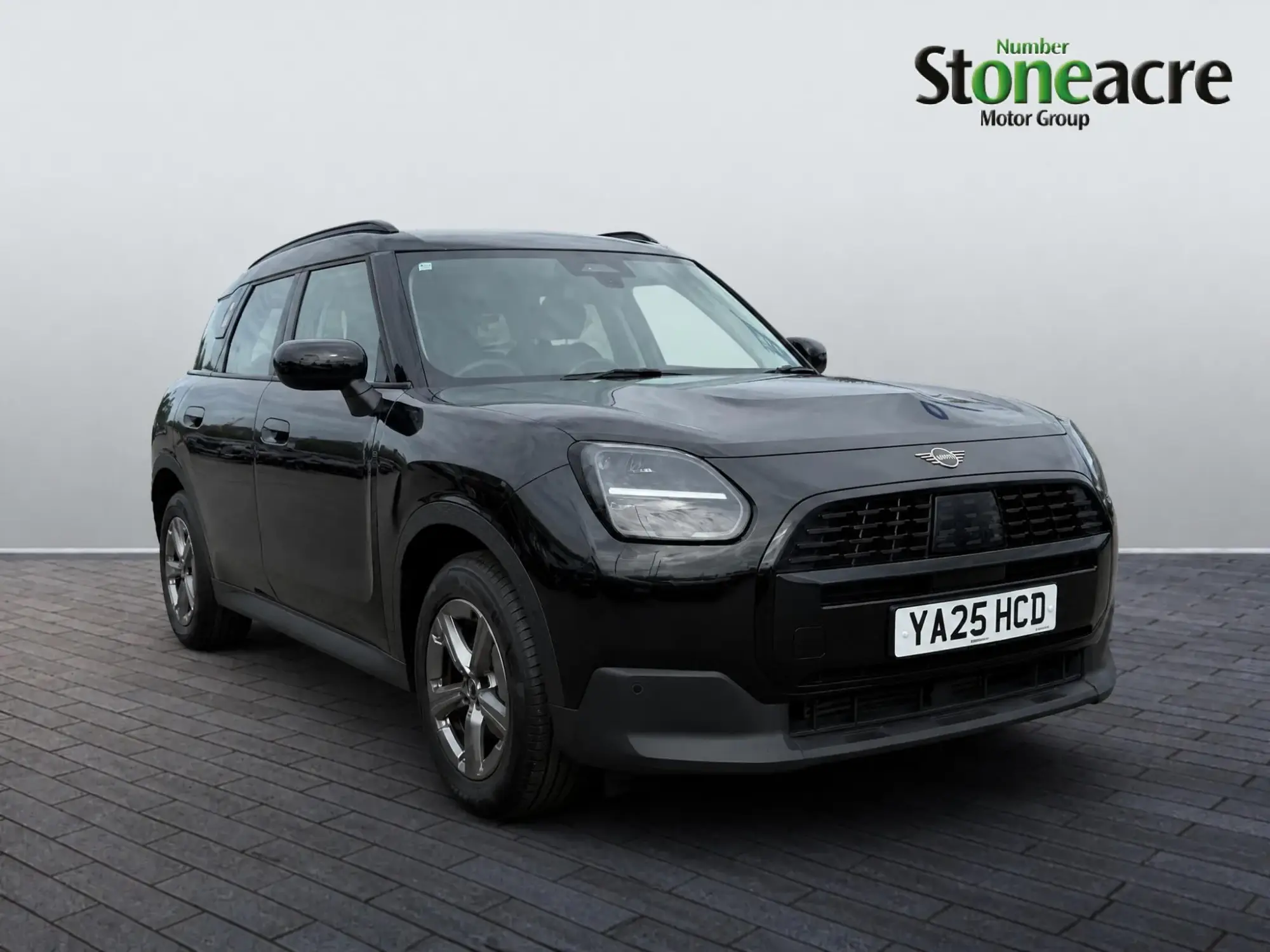 MINI Countryman 1.5C MHEV Classic Auto Euro 6 (s/s) 5dr YA25HCD Image 1 MINI Countryman 1.5C MHEV Classic Auto Euro 6 (s/s) 5dr YA25HCD Image 1