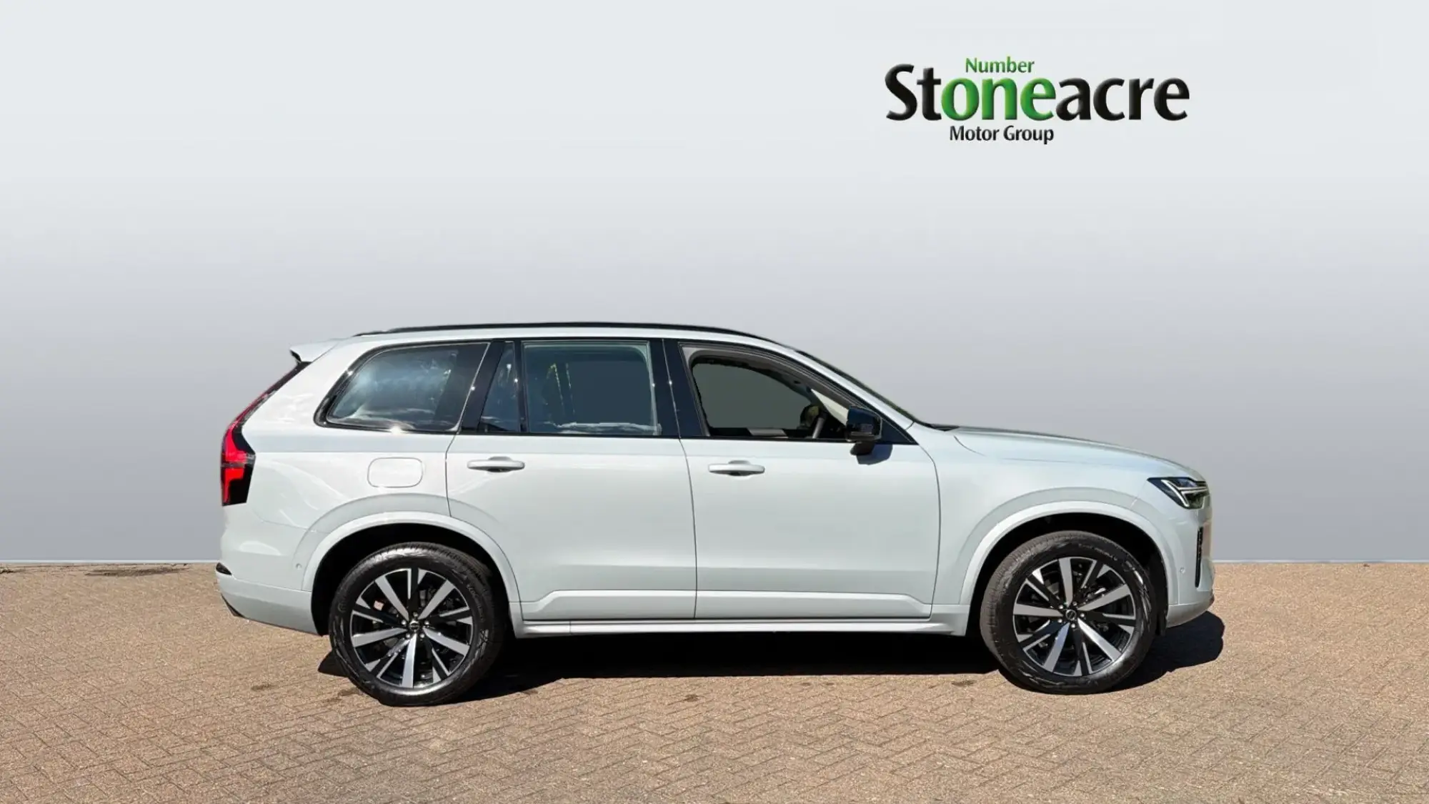 Volvo XC90 2.0 B5 MHEV Plus Auto 4WD Euro 6 (s/s) 5dr NU26BYW Image 3