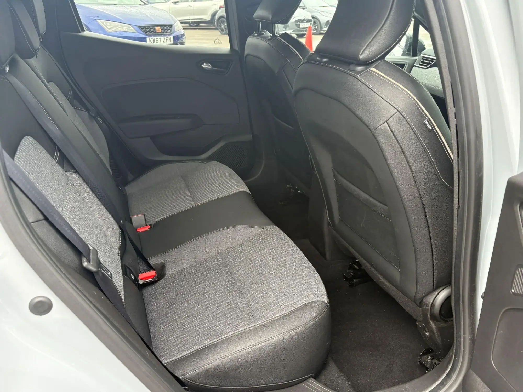 Renault Clio E-Tech Image 13 Renault Clio E-Tech Image 13