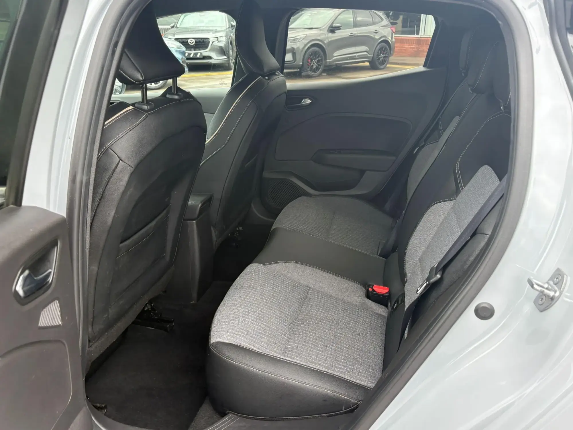 Renault Clio E-Tech Image 12 Renault Clio E-Tech Image 12