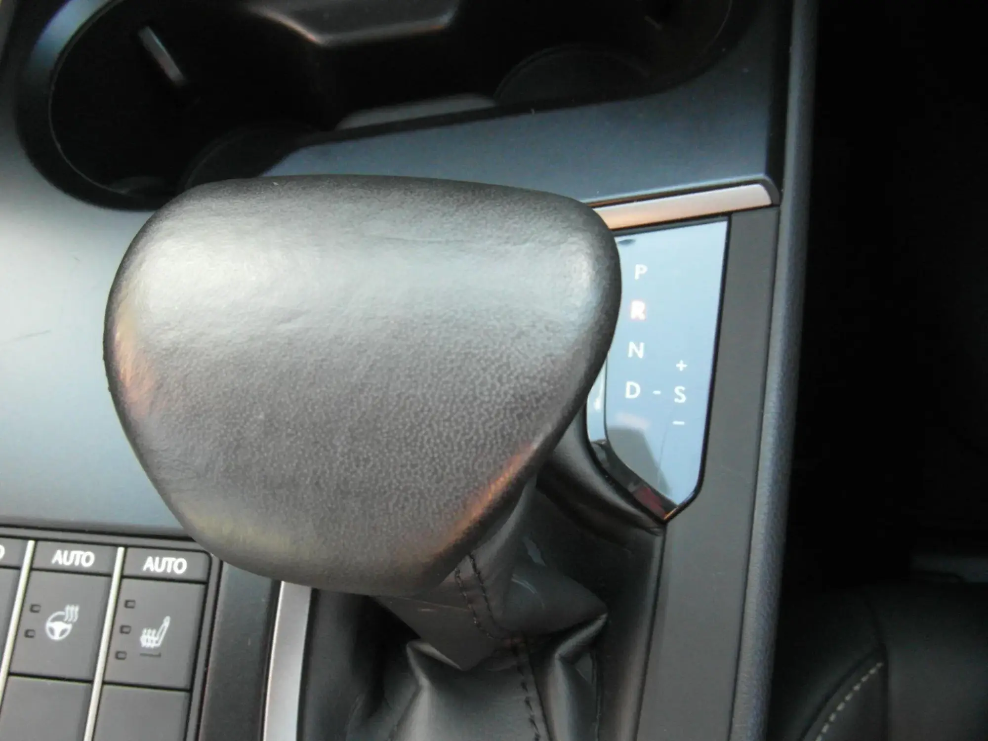 Lexus UX Self-Charging Hybrid Image 14 Lexus UX Self-Charging Hybrid Image 14
