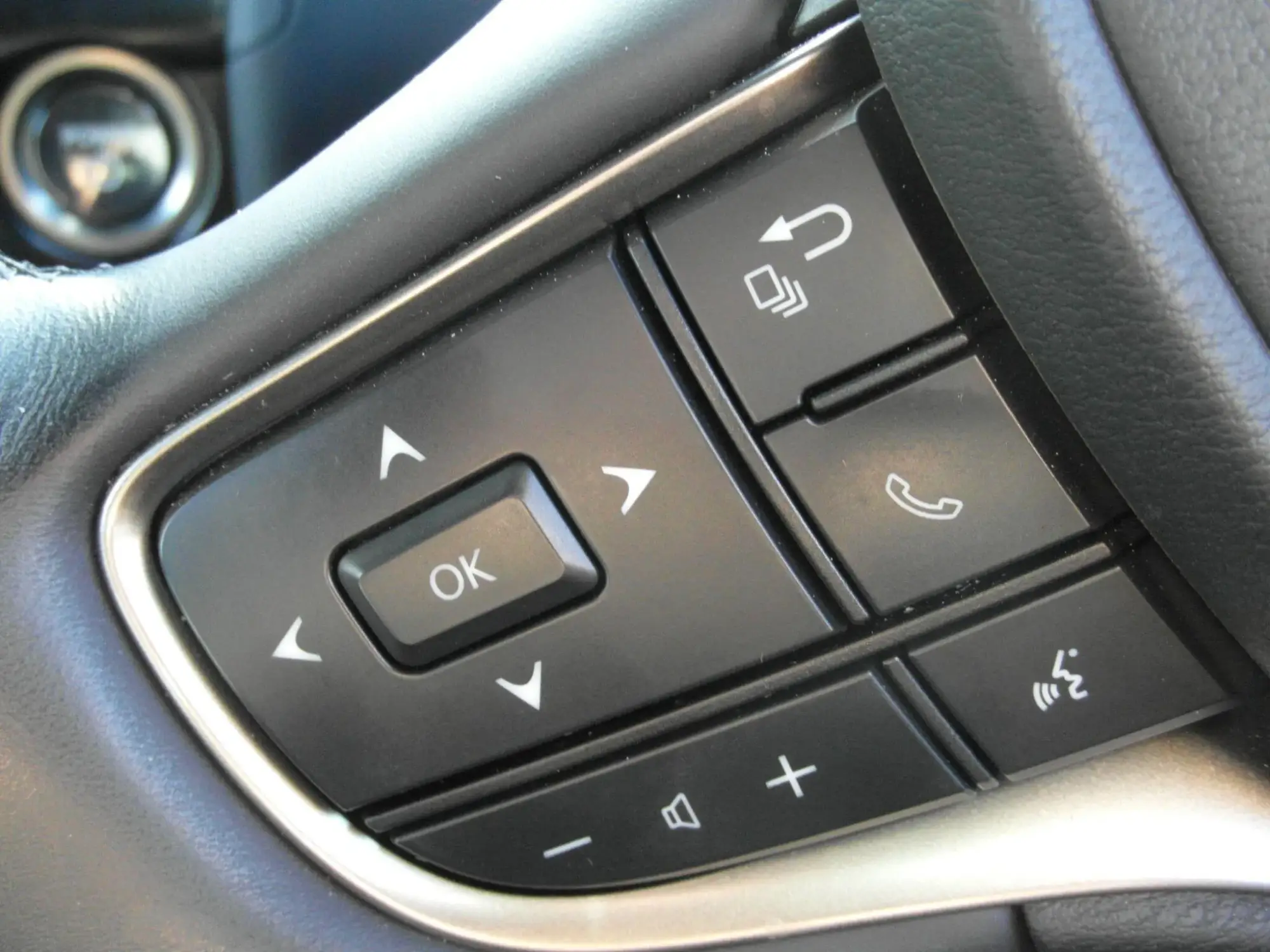 Lexus UX Self-Charging Hybrid Image 16 Lexus UX Self-Charging Hybrid Image 16