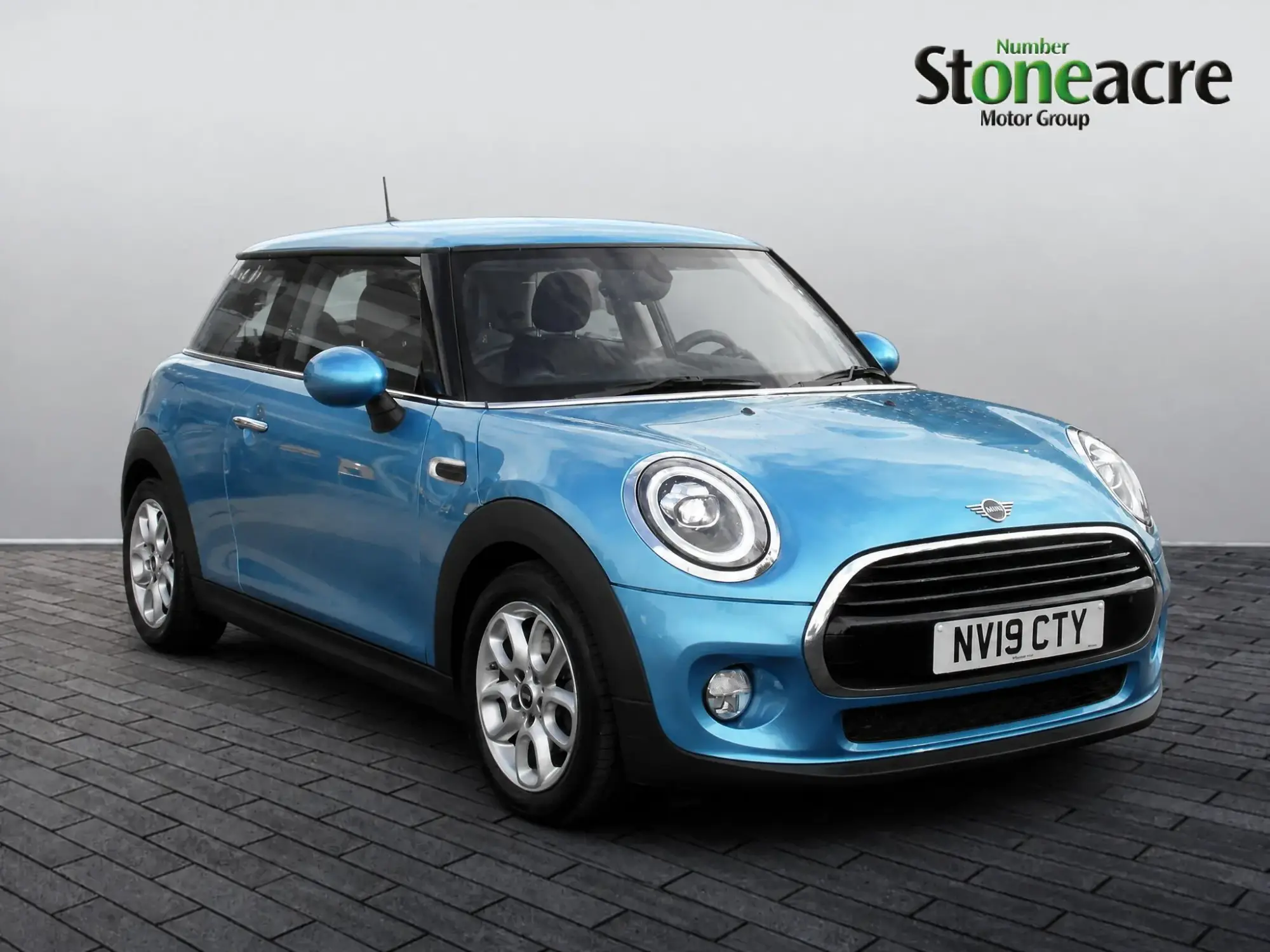 MINI Hatch 1.5 Cooper Classic Steptronic Euro 6 (s/s) 3dr NV19CTY Image 1 MINI Hatch 1.5 Cooper Classic Steptronic Euro 6 (s/s) 3dr NV19CTY Image 1