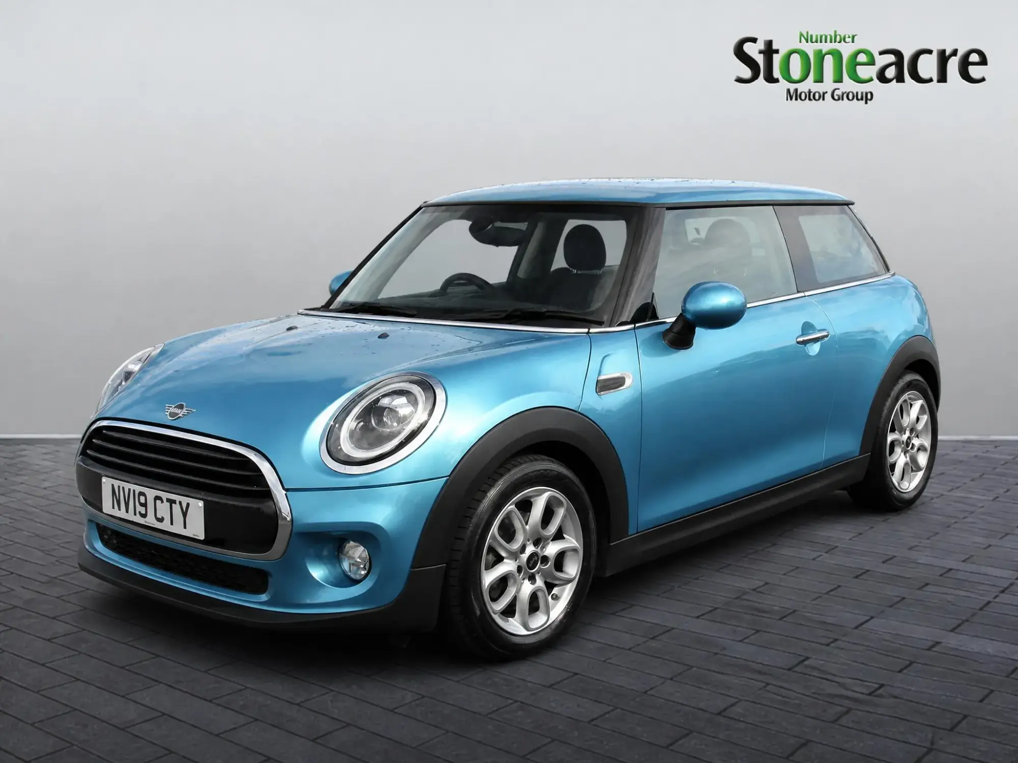 MINI Hatch 1.5 Cooper Classic Steptronic Euro 6 (s/s) 3dr NV19CTY Image 2 MINI Hatch 1.5 Cooper Classic Steptronic Euro 6 (s/s) 3dr NV19CTY Image 2