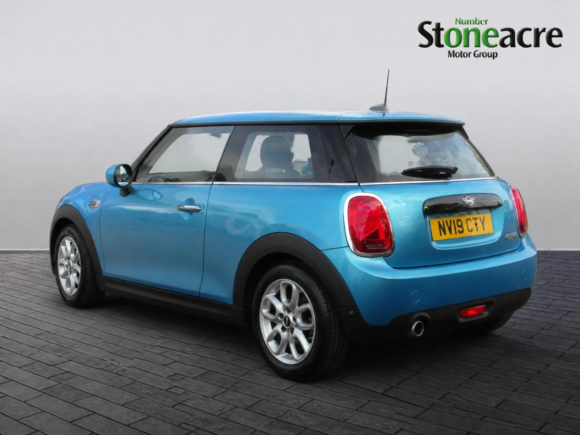 MINI Hatch 1.5 Cooper Classic Steptronic Euro 6 (s/s) 3dr NV19CTY Image 3 MINI Hatch 1.5 Cooper Classic Steptronic Euro 6 (s/s) 3dr NV19CTY Image 3