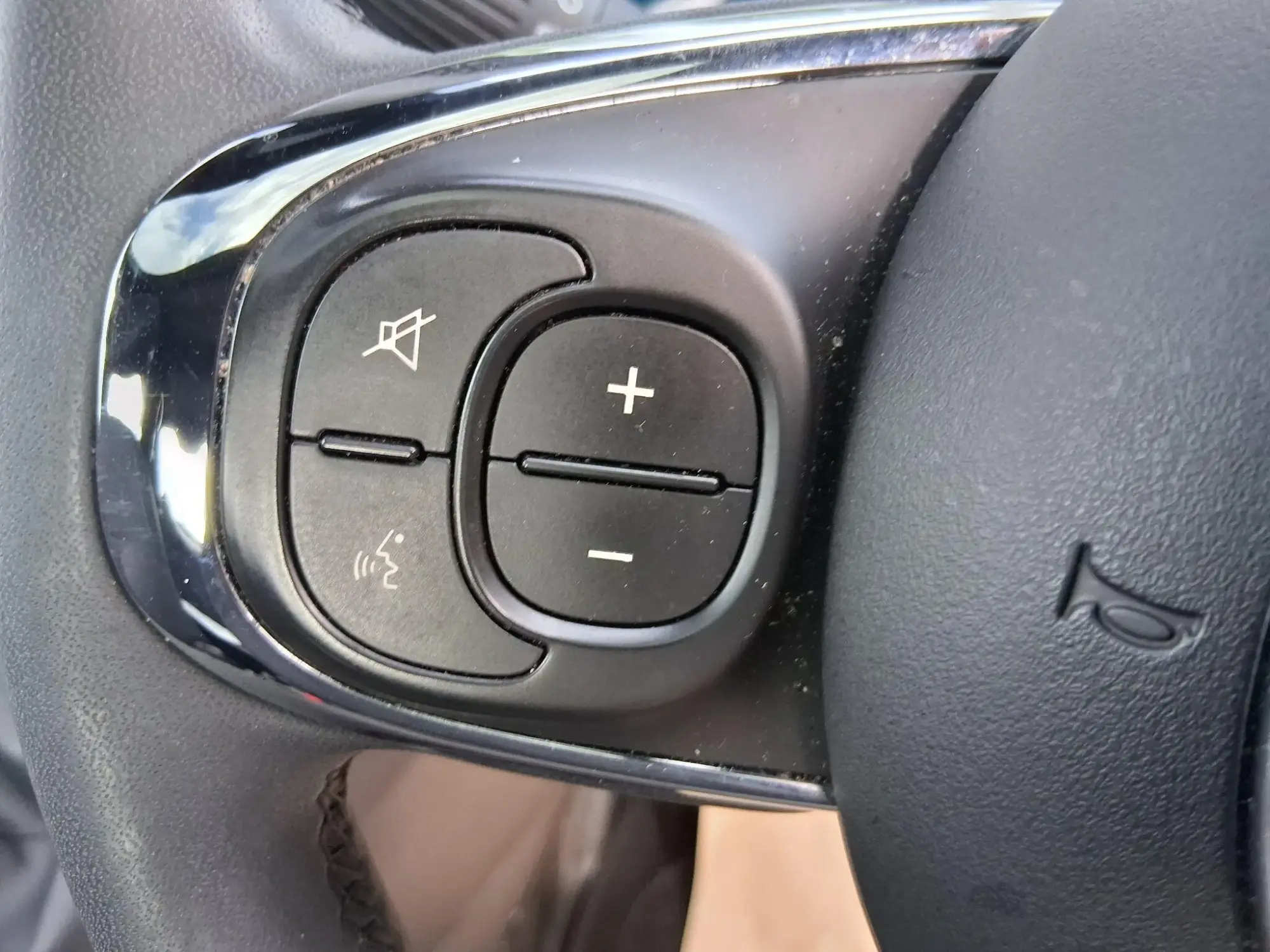Fiat 500 Hybrid Image 17