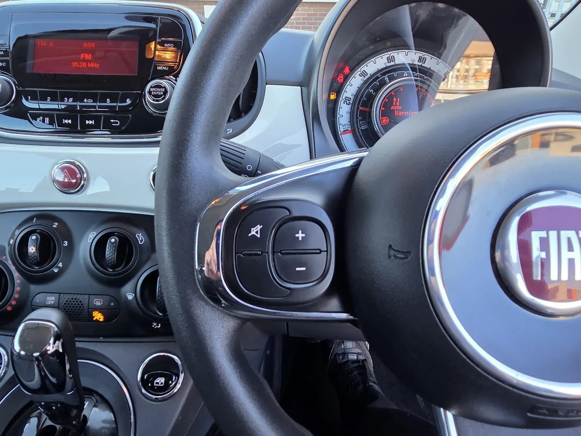 Fiat 500c Image 18