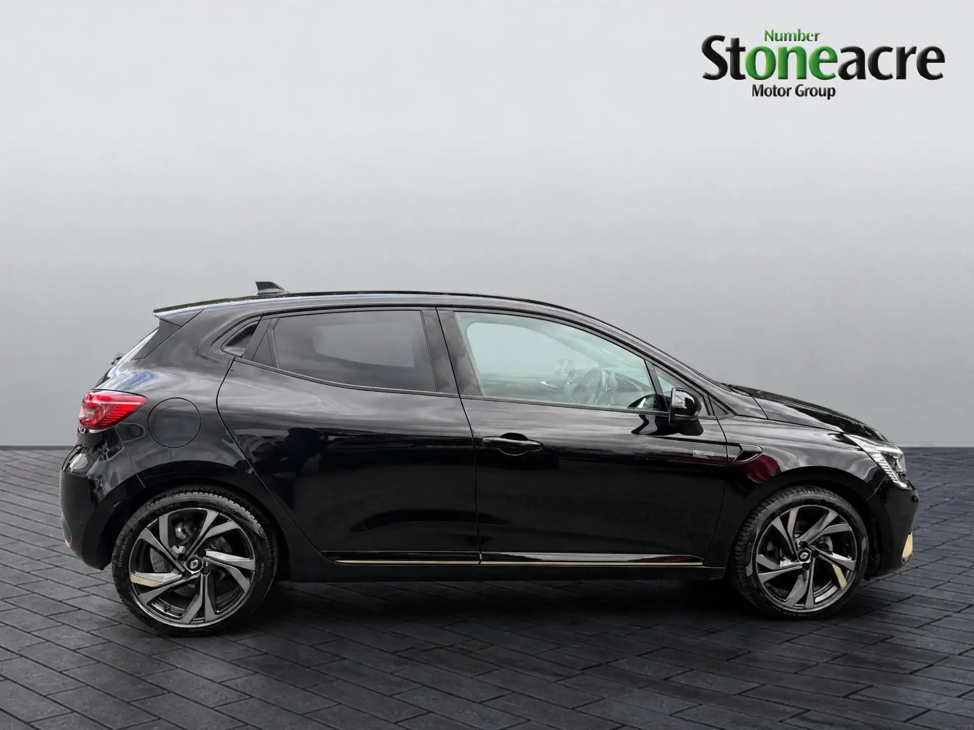 Renault Clio E-Tech Image 2 Renault Clio E-Tech Image 2