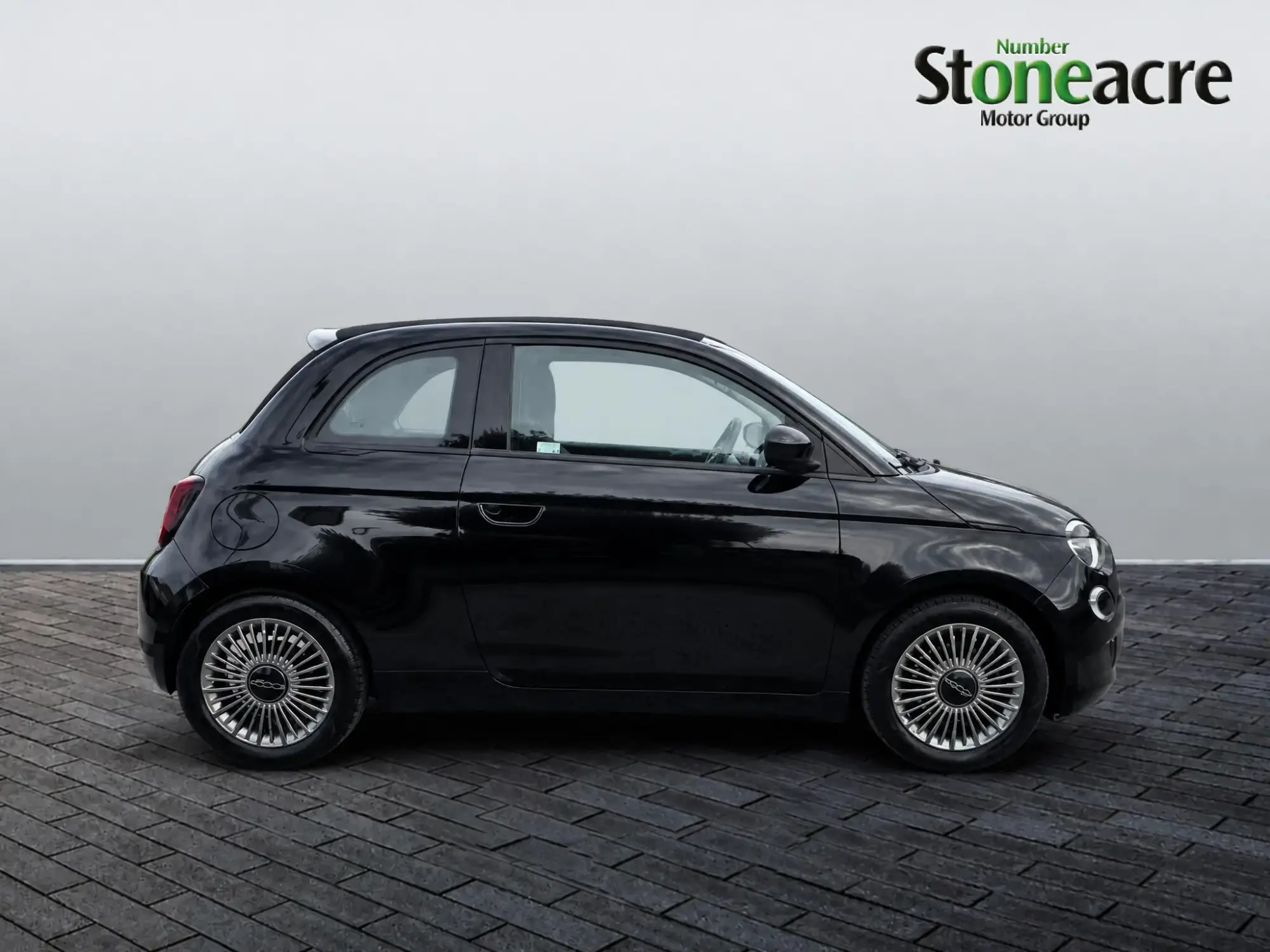 Fiat 500e C 42kWh Icon Auto 2dr S20HLS Image 2