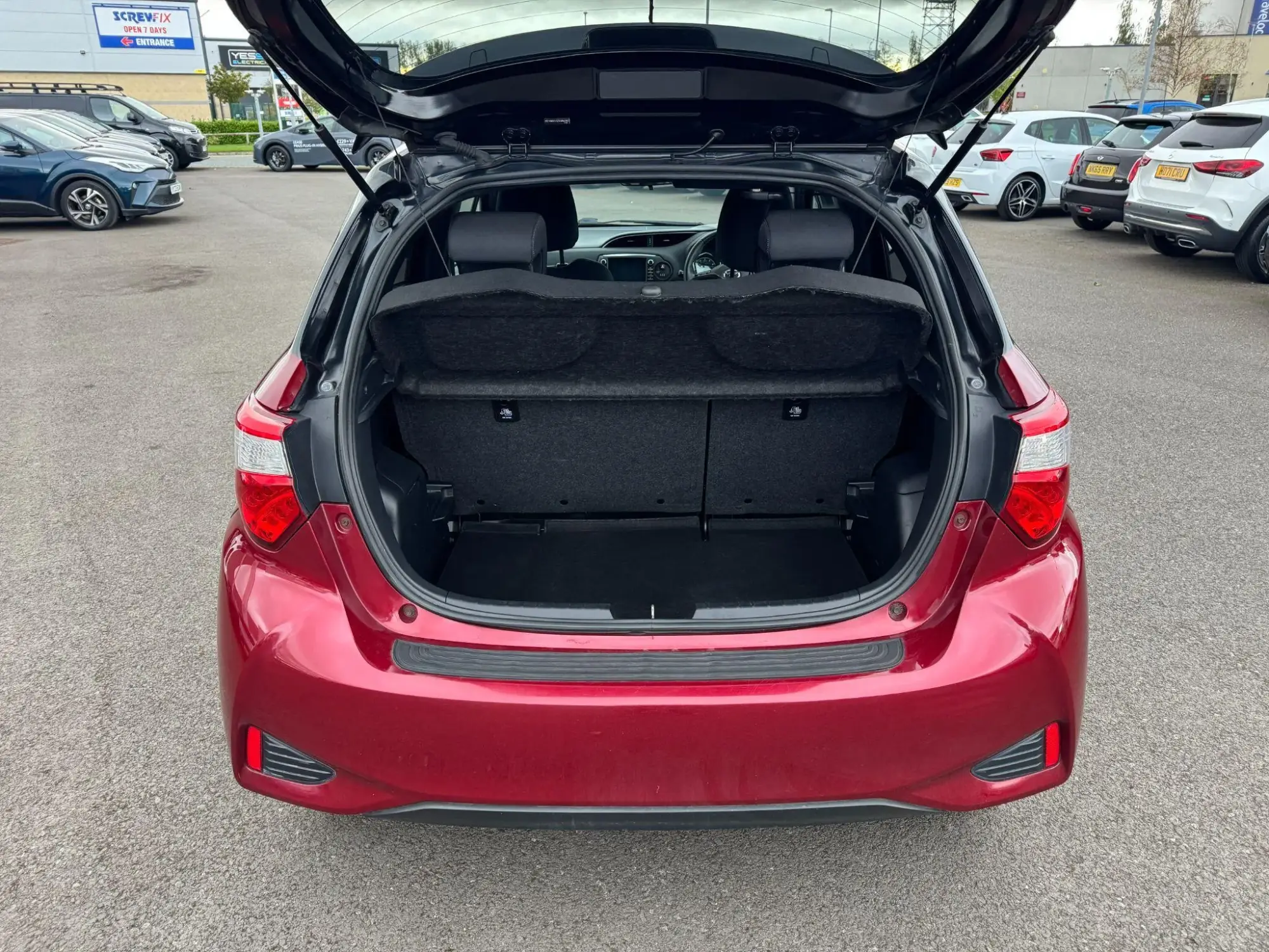 Toyota Yaris Image 10